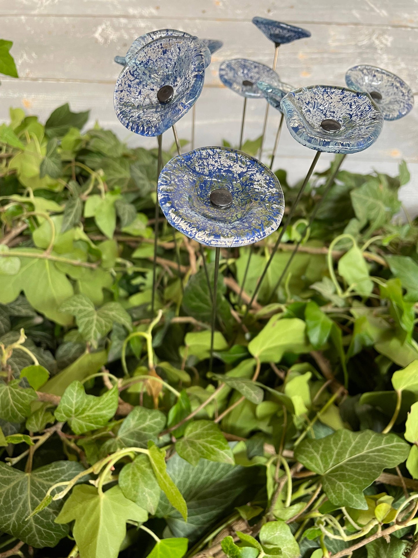 CARNEOL GLASS - Small Glass Flower For Outside In Transp.-D.Blue