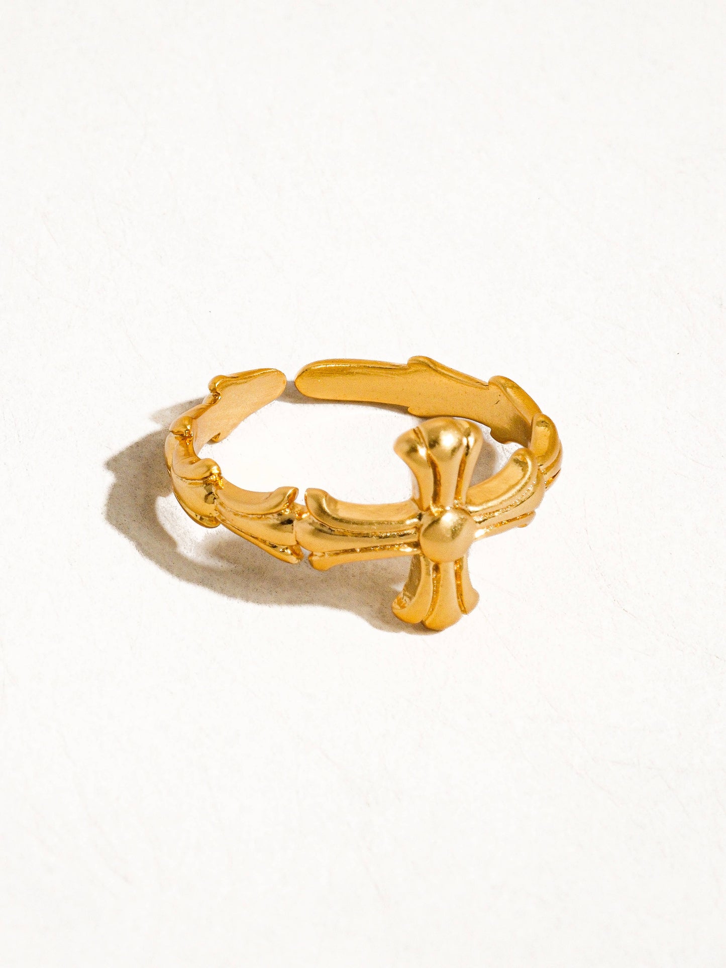 Flânerie by MAIQ - Ruth 18K Gold Vintage Adjustable Cross Ring: Yellow Gold