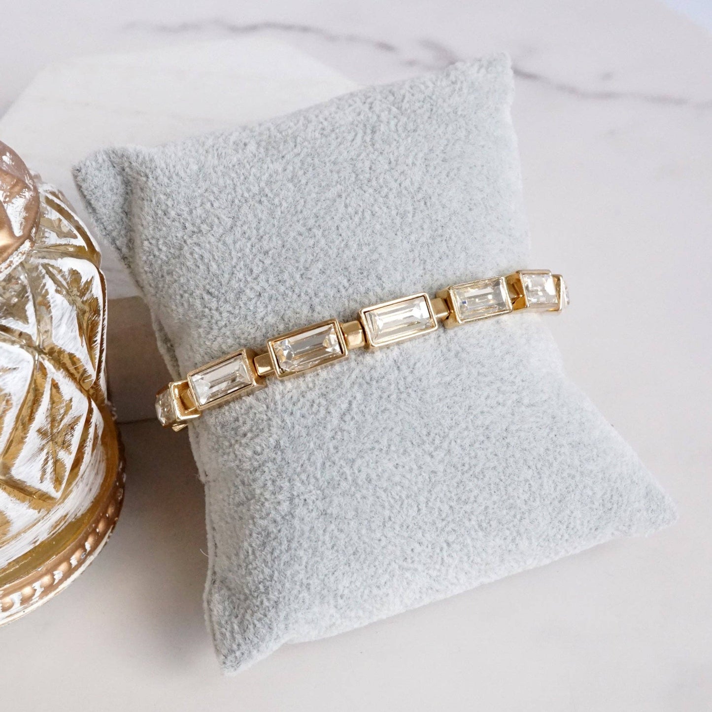 PennyLine inc - Stretchy Stackable Clear Rectangle Crystals Bracelet – Gold Tone