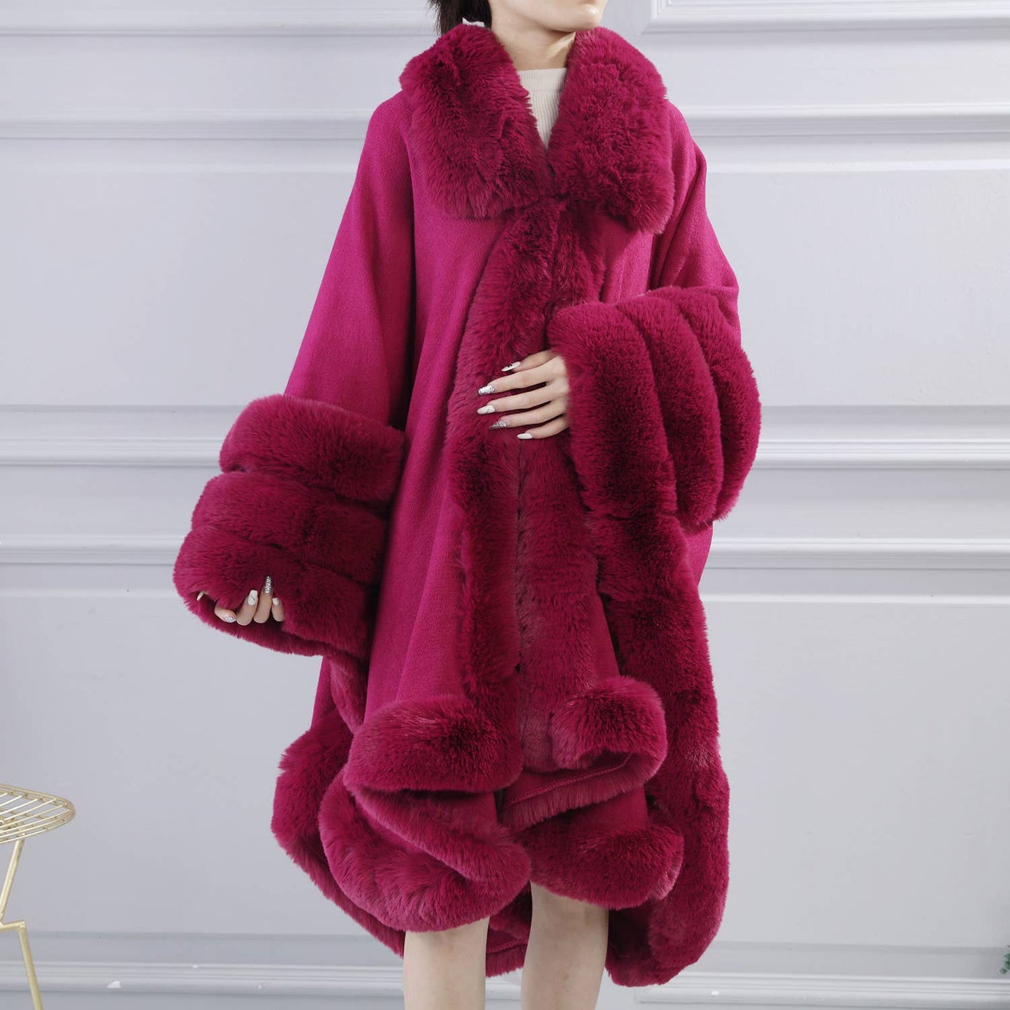 PEACH ACCESSORIES - PE370 faux fur trimmed snuggling CAPE: Beige