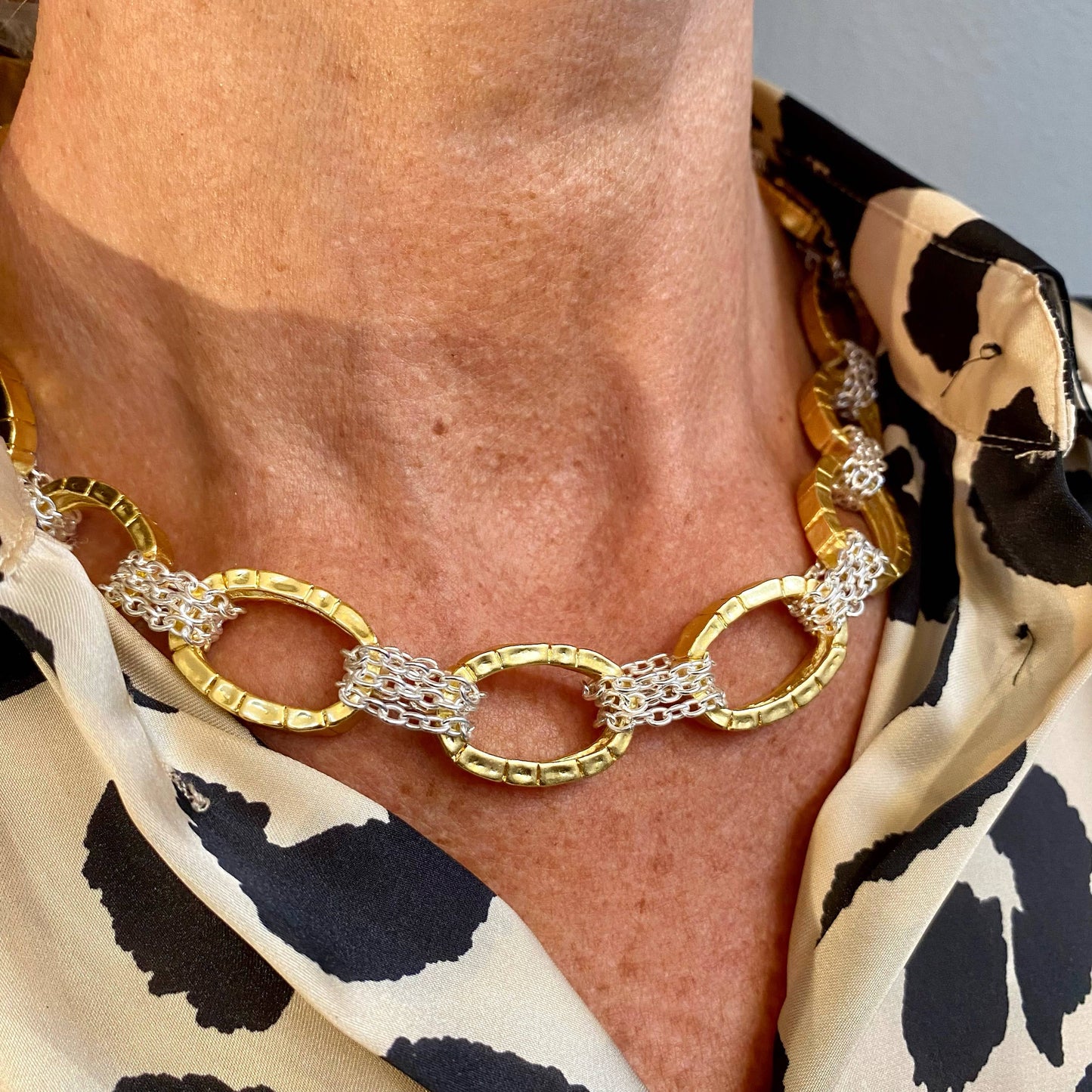 KARINE SULTAN - Mixed metal oval brick and chain collar necklace: Silver/Gold