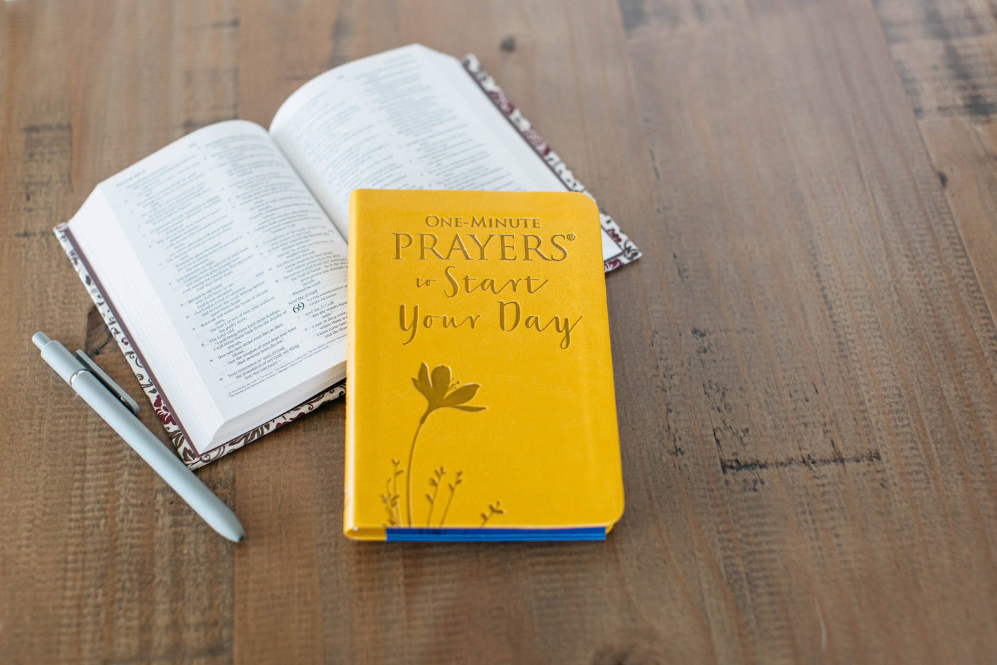 Harvest House Publishers Gift & Specialty Books - One-Minute Prayers  to Start Your Day: English