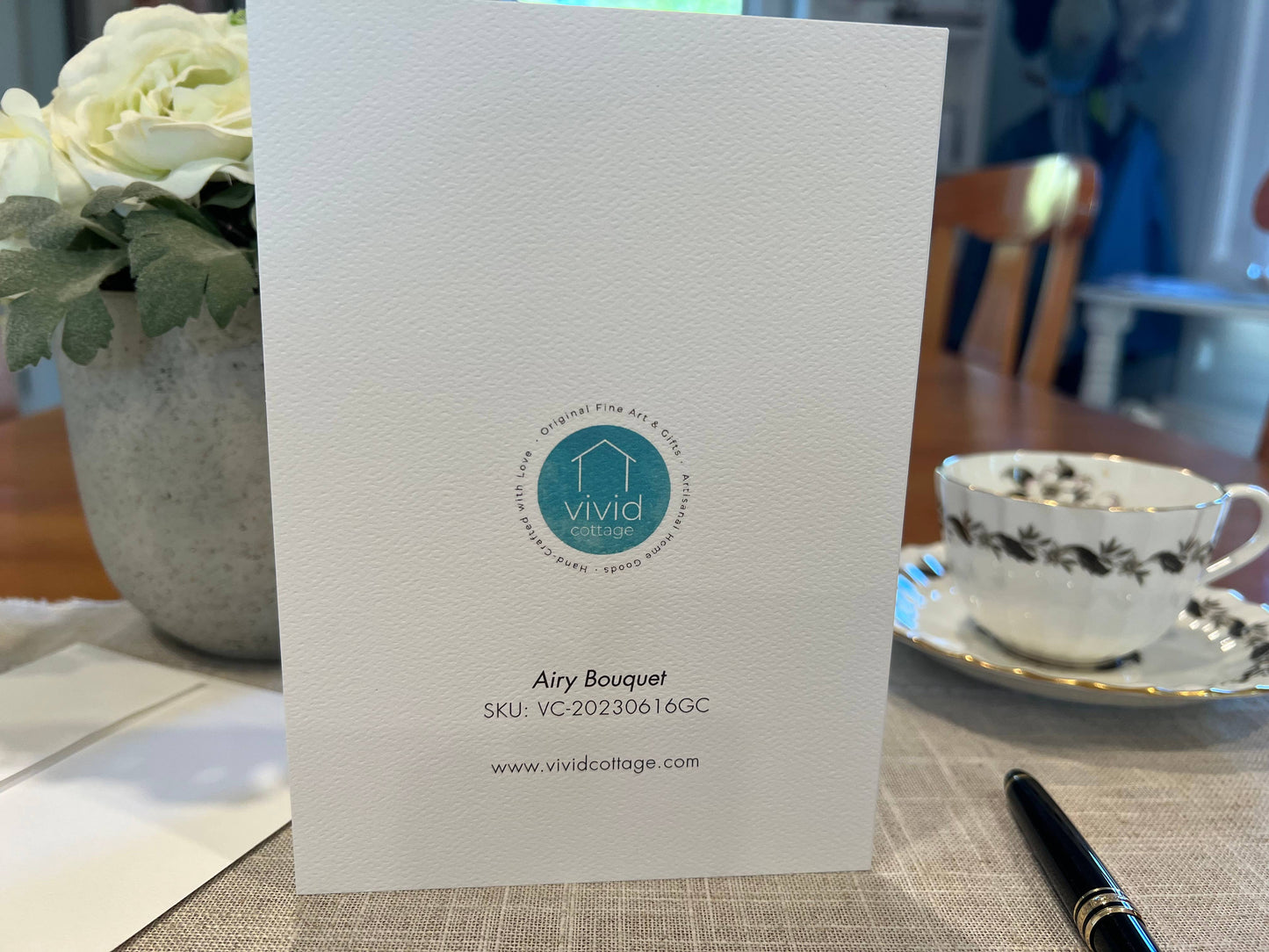Vivid Cottage - Airy Bouquet - card