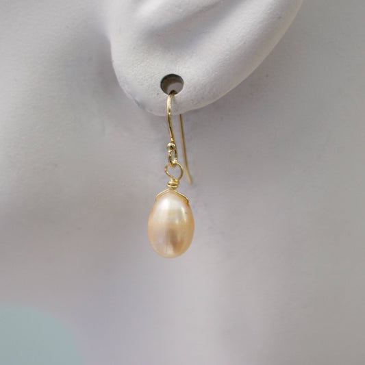 a.v. max - Dainty Pearl Drop Earrings: Champagne
