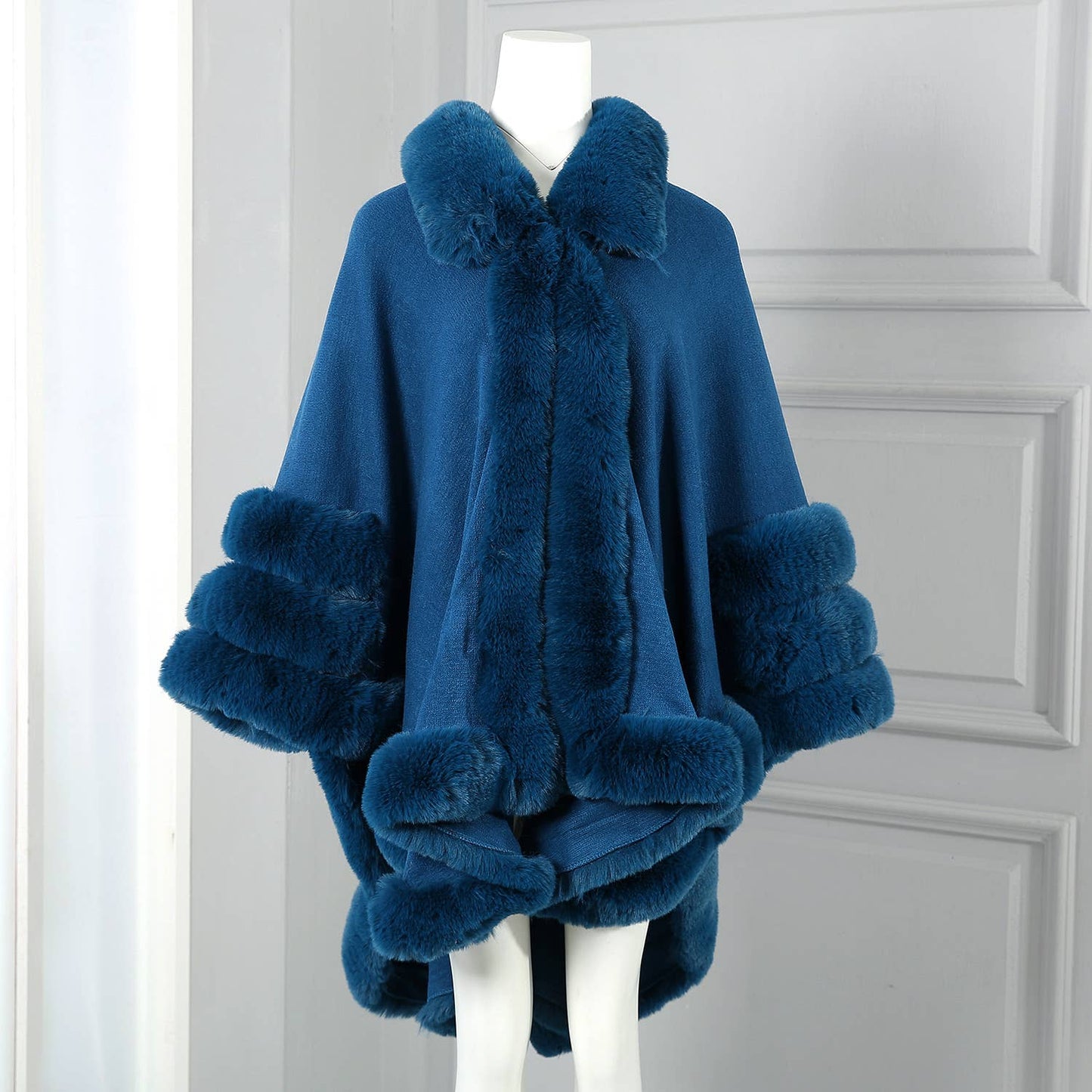 PEACH ACCESSORIES - PE370 faux fur trimmed snuggling CAPE: Beige