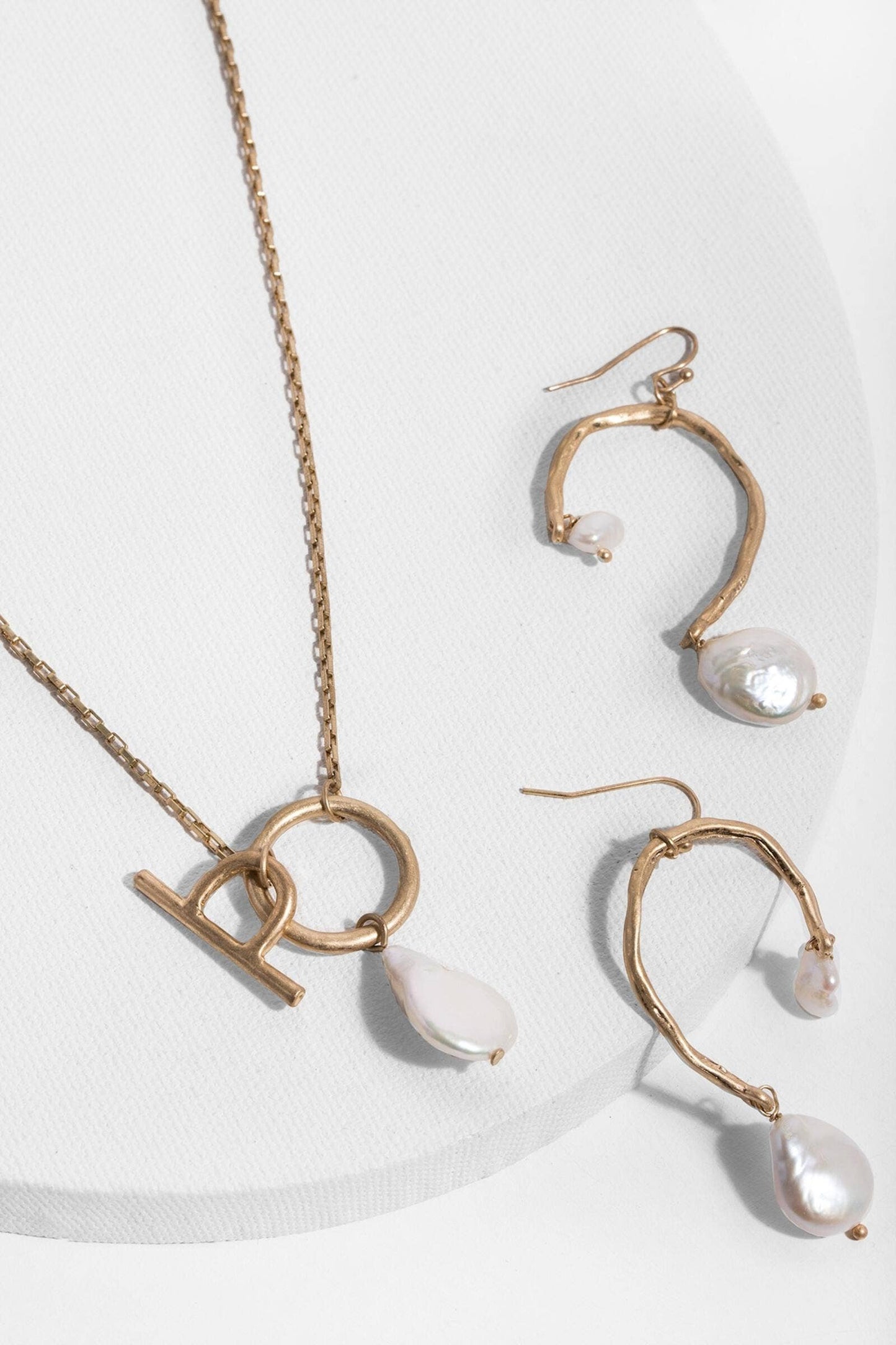 SAACHI - Pearl Necklace and Matching Earring Gift Set