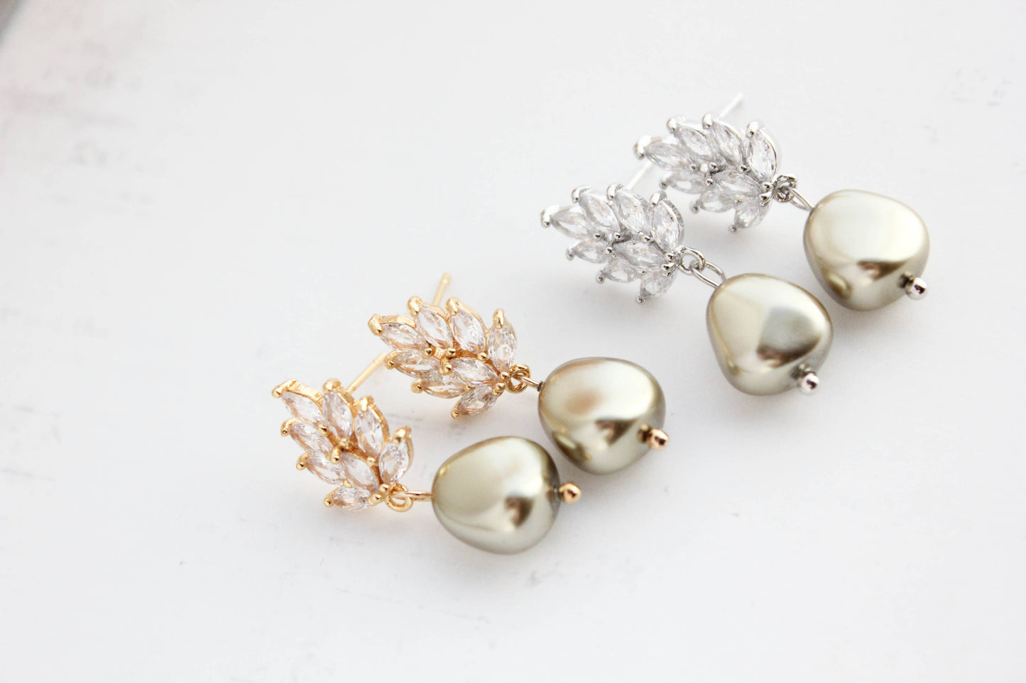 A Pocket of Posies - Glass Leaf Post Earrings - Pearl Drop: Gold Plated / Ivory Cream/Baroque Pearl