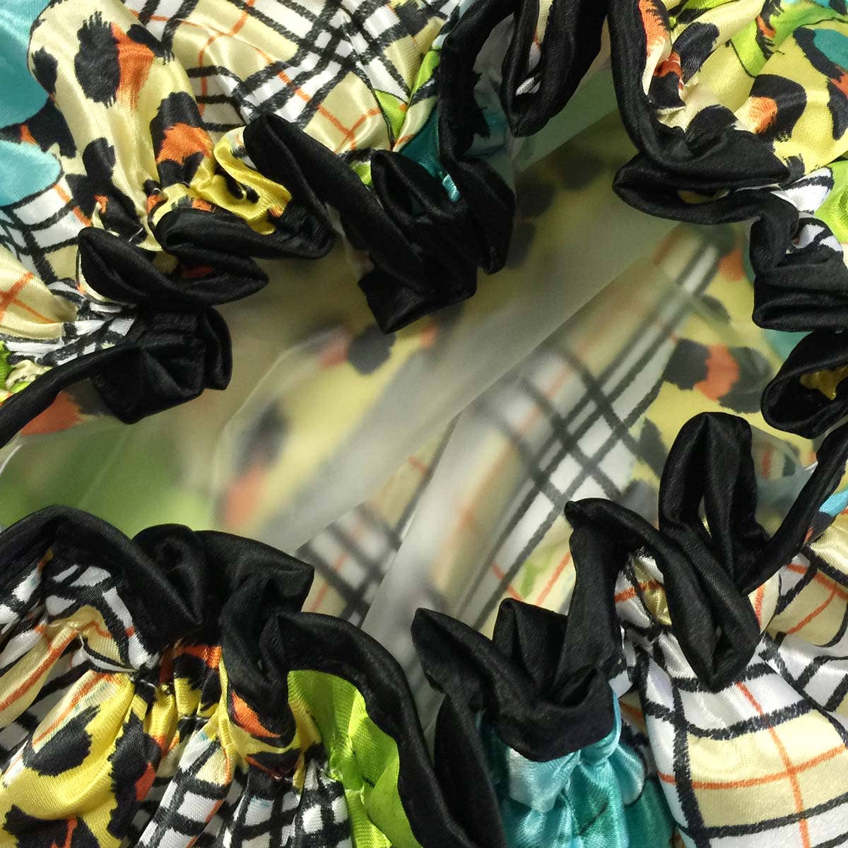 Wrapables.com - Wrapables Trendy Satin Shower Cap: Petite Hearts