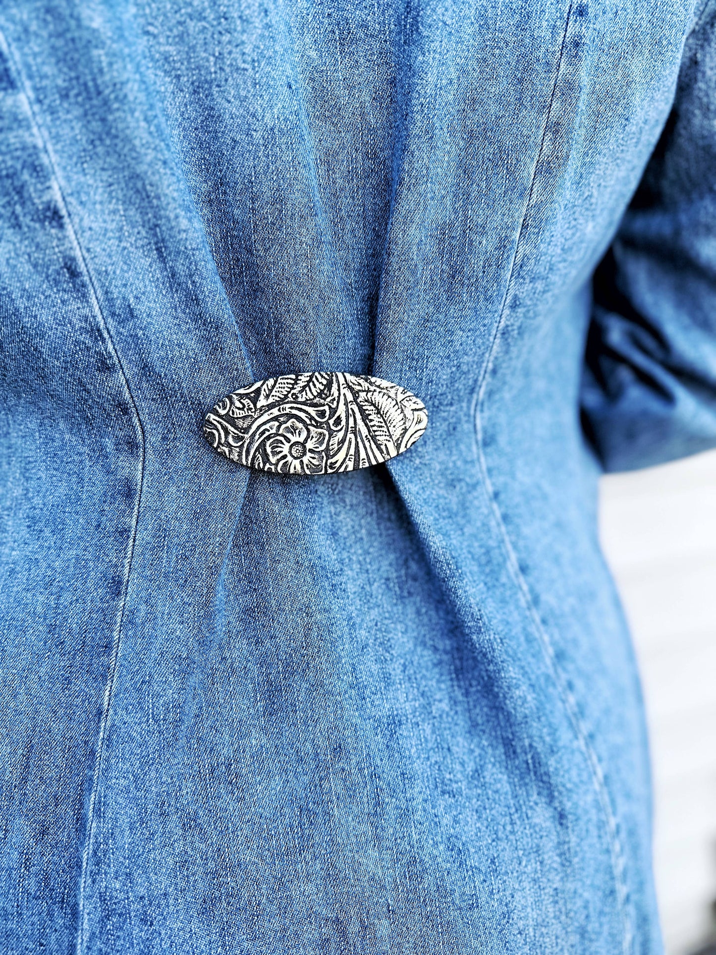 KardiKlips - Leather Cinch Clip for Clothing, Silver & Black Unique Gift