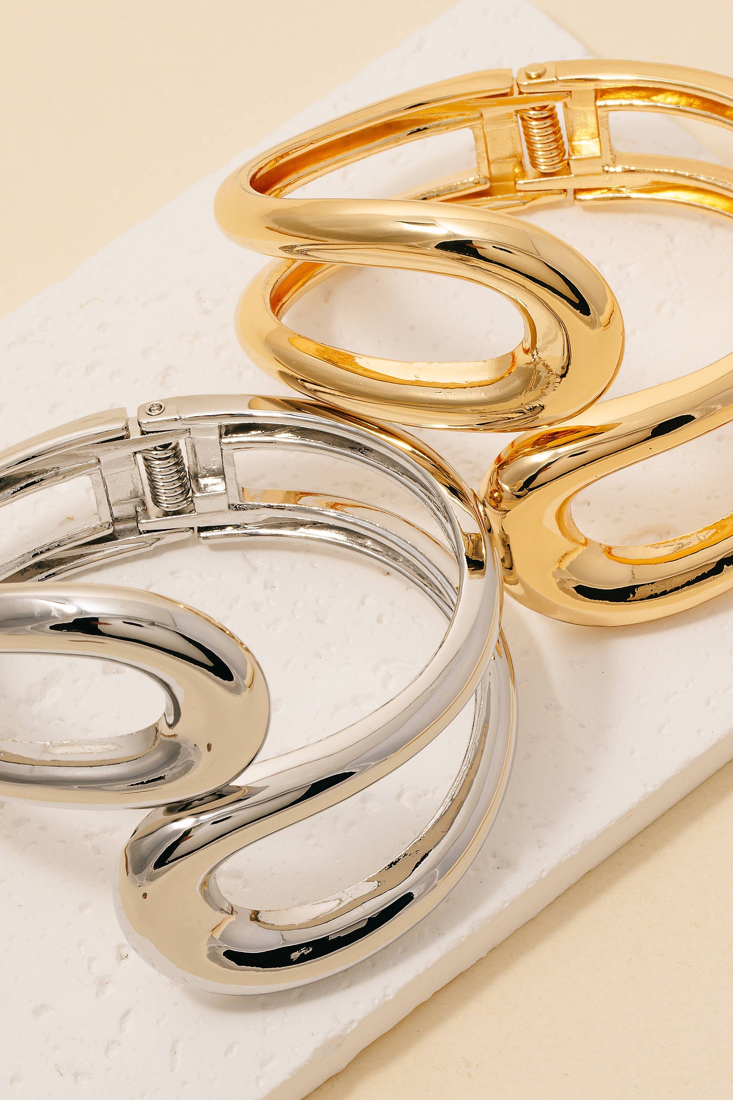 The Looks by Fame Accessories - Looped Wire Hinge Bangle Bracelet: G