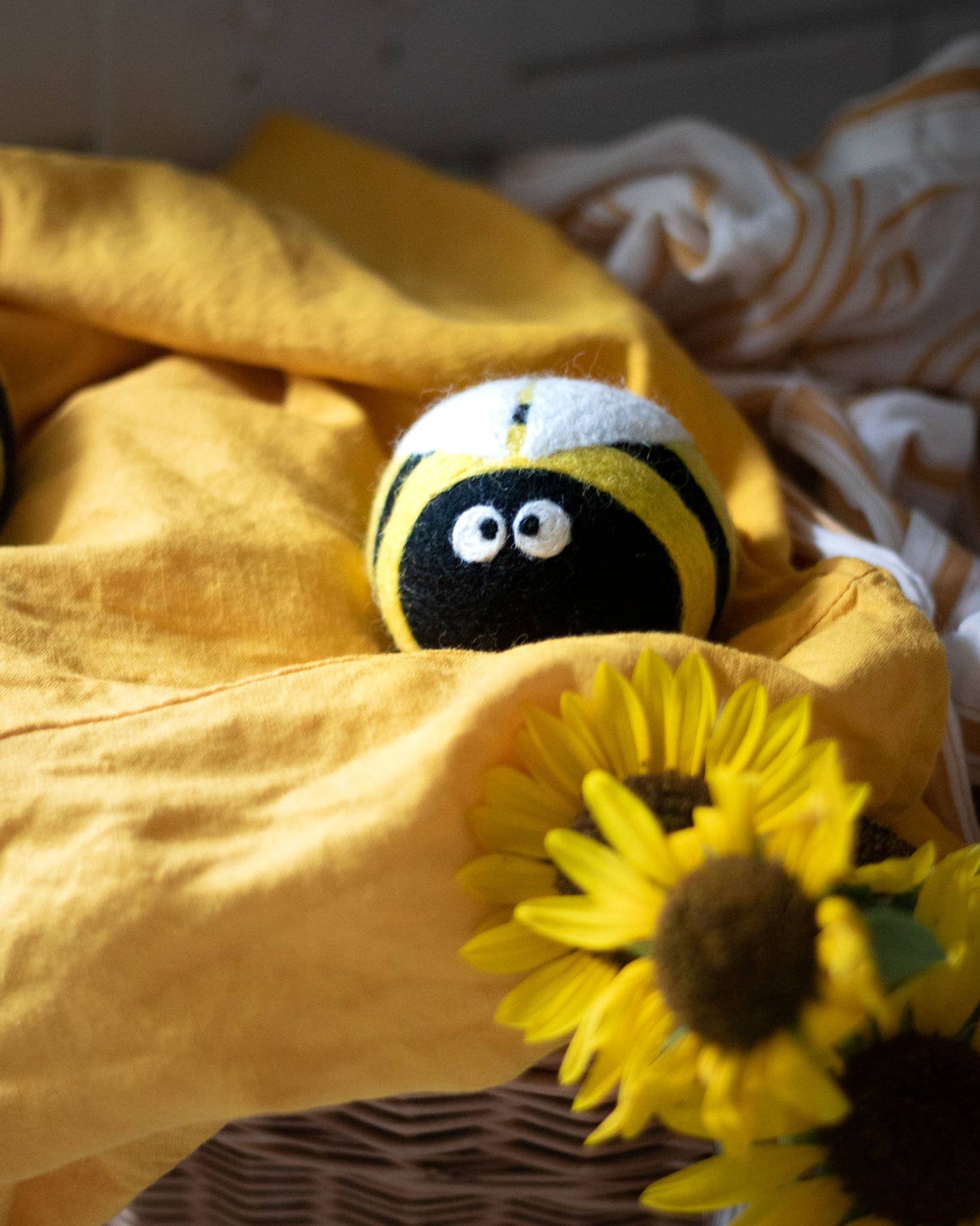 Friendsheep - Busy Bees Eco Wool Dryer Balls: PACKAGE FREE