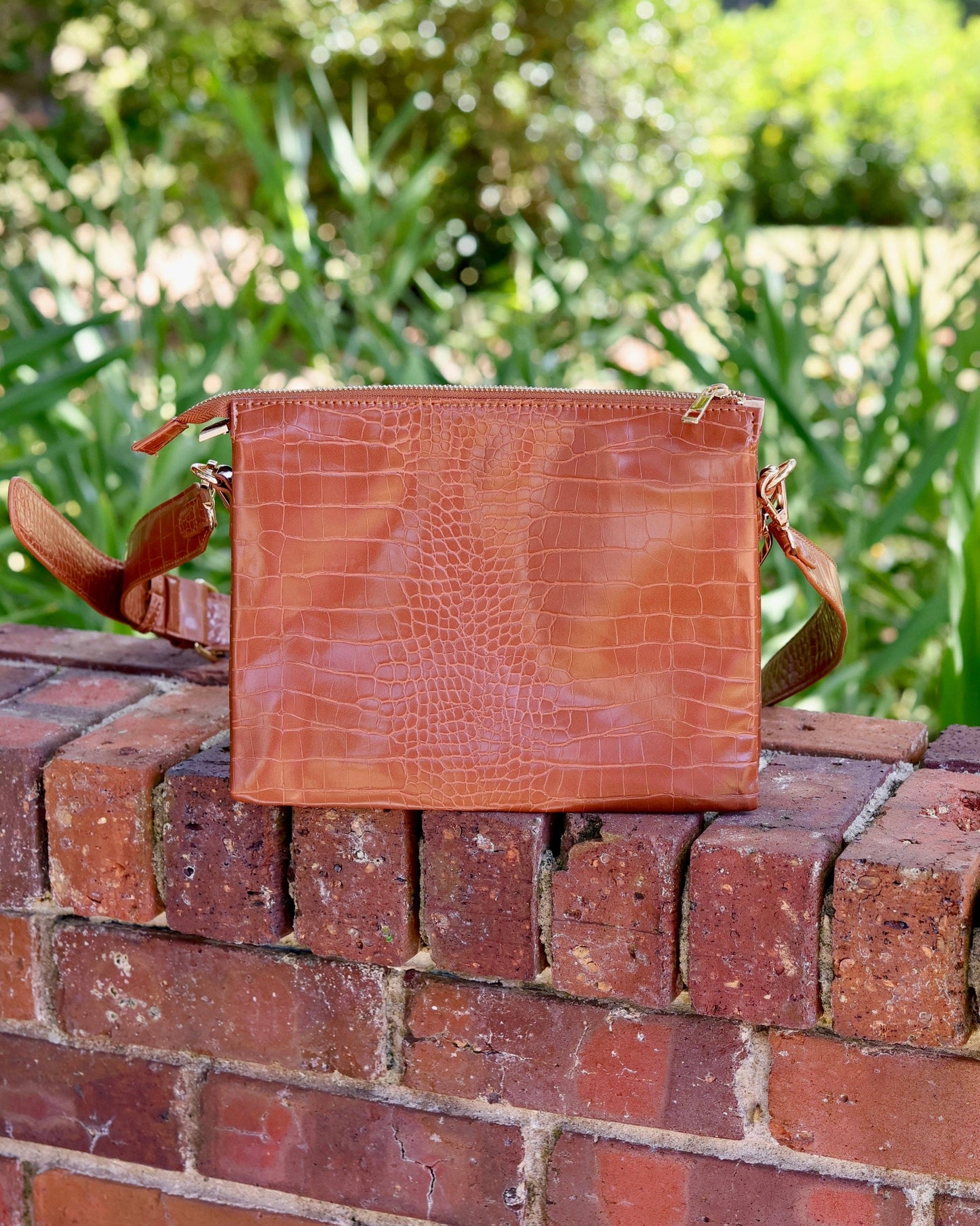 Caroline Hill - Ariana Crossbody Saddle EC: Default