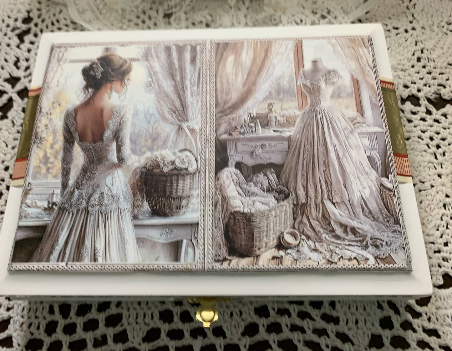 MOMENTS IN THYME - Victorian Bridal Cards: Irish Rose Doily