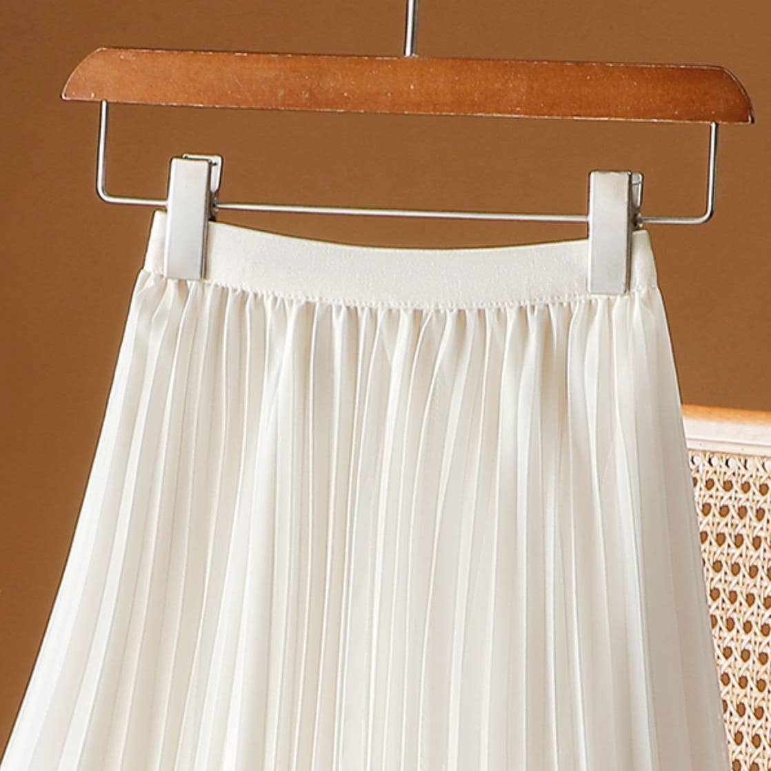 PEACH ACCESSORIES - Roses Flowers Pleated Midi Skirt SK204: Cream