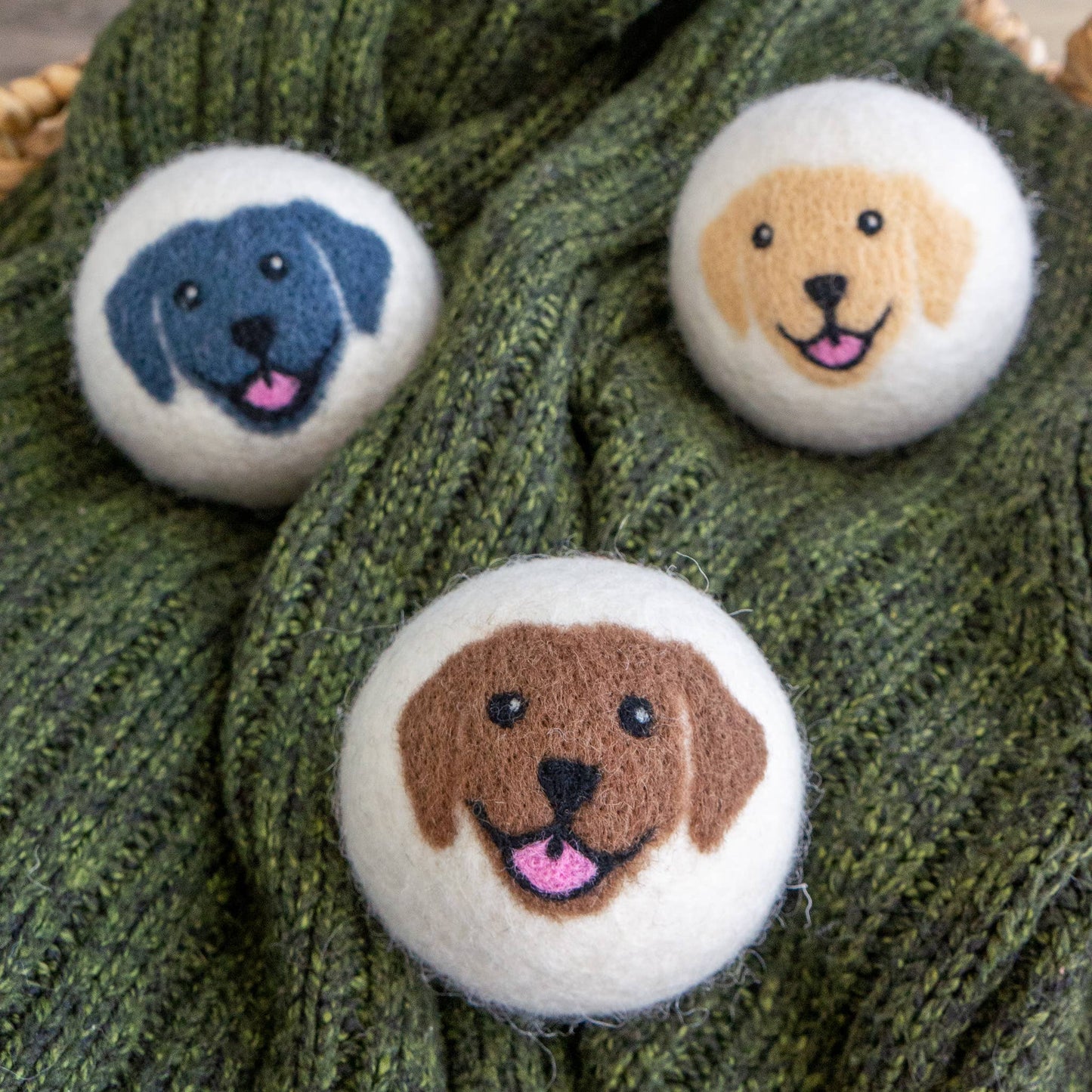 Friendsheep - Happy Dogs Eco Wool Dryer Balls - Mix of 3 colors: PACKAGE FREE