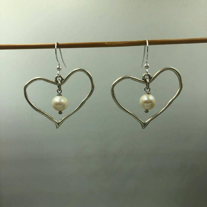 Volare - 5R91P Freedom Heart Hoop Earrings with f.w.pearls