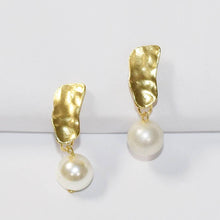 Load image into Gallery viewer, KARINE SULTAN - Cobblestone clip on earrings with pearl dangle.: Gold