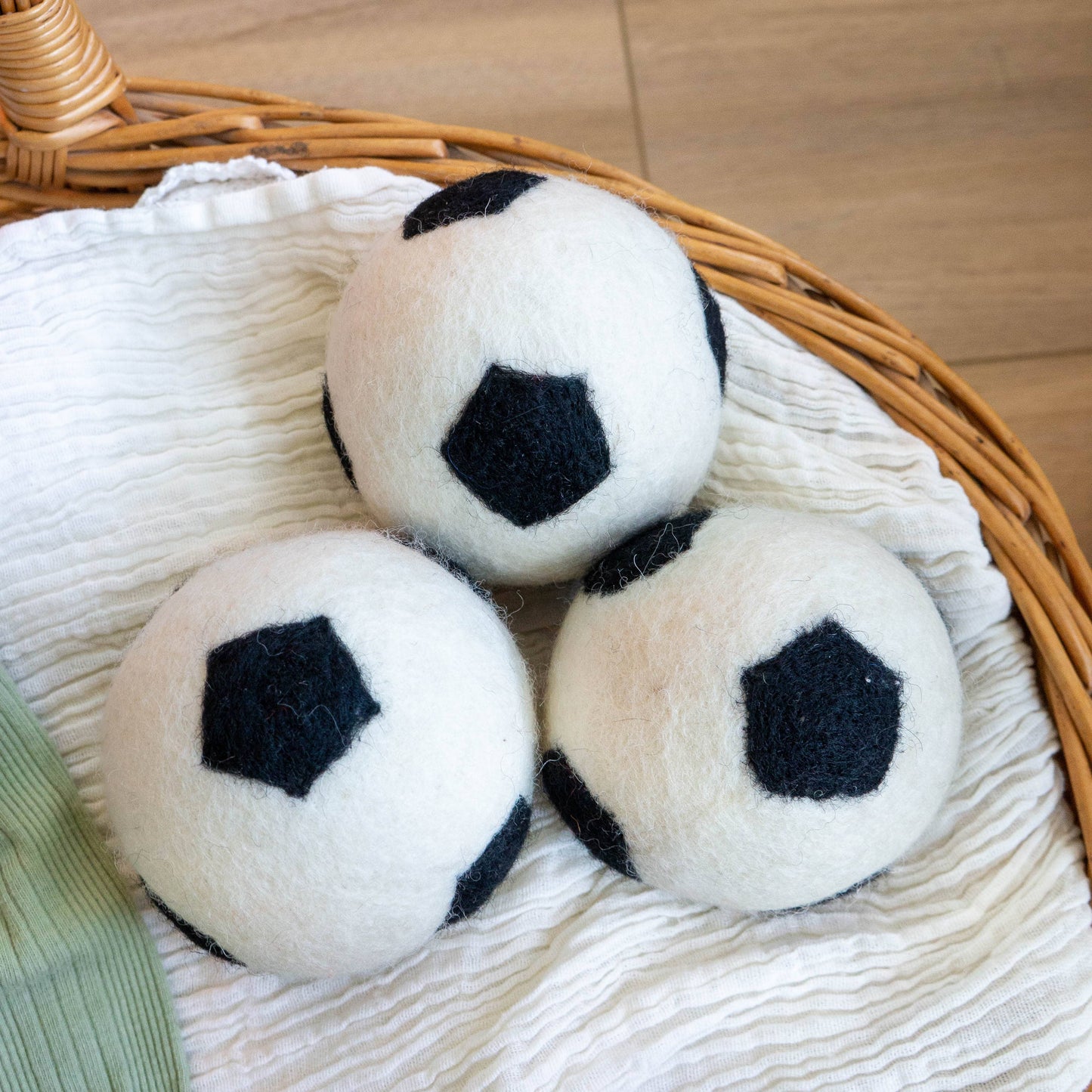 Friendsheep - Soccer Eco Wool Dryer Balls - WORLD CUP: PACKAGE FREE