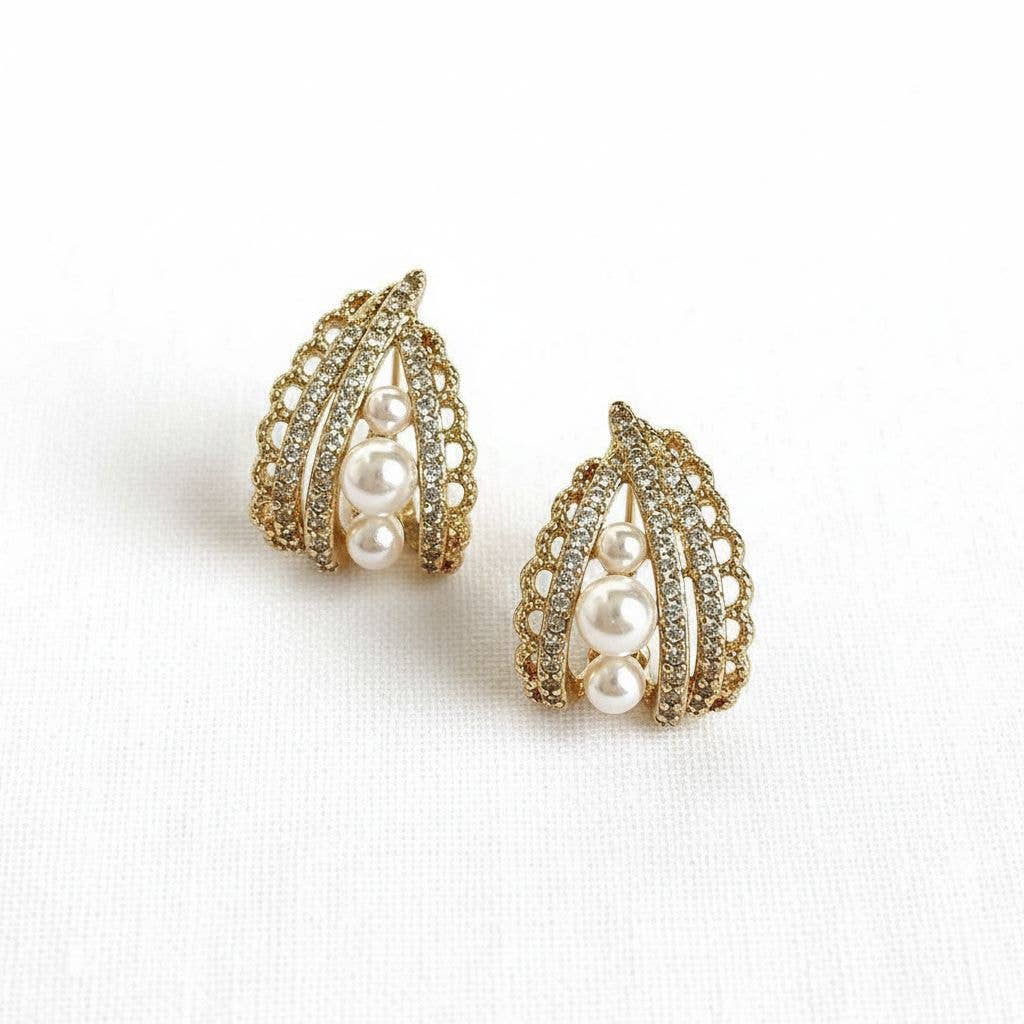 Ellemadera - Vintage Palace Style Lace Pearl Stud Earrings