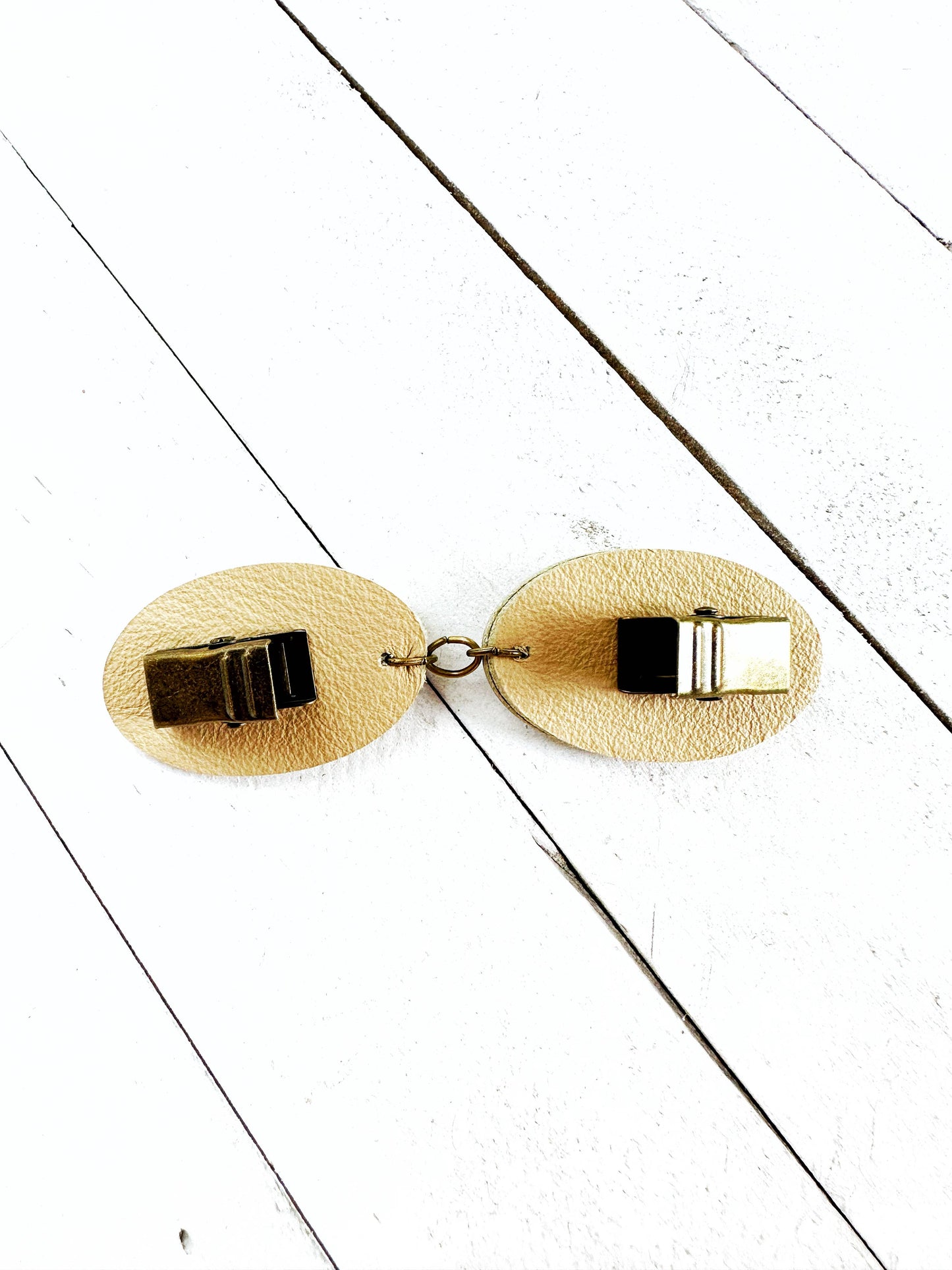 KardiKlips - Bronze on Beige Romantic KardiKlip: Squared-off Diamonds