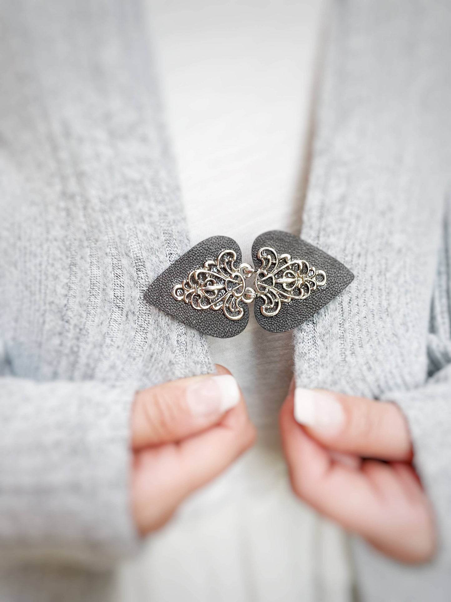 KardiKlips - Sweater Cinch Clips for Clothes, Cloak Clasps, Accessories