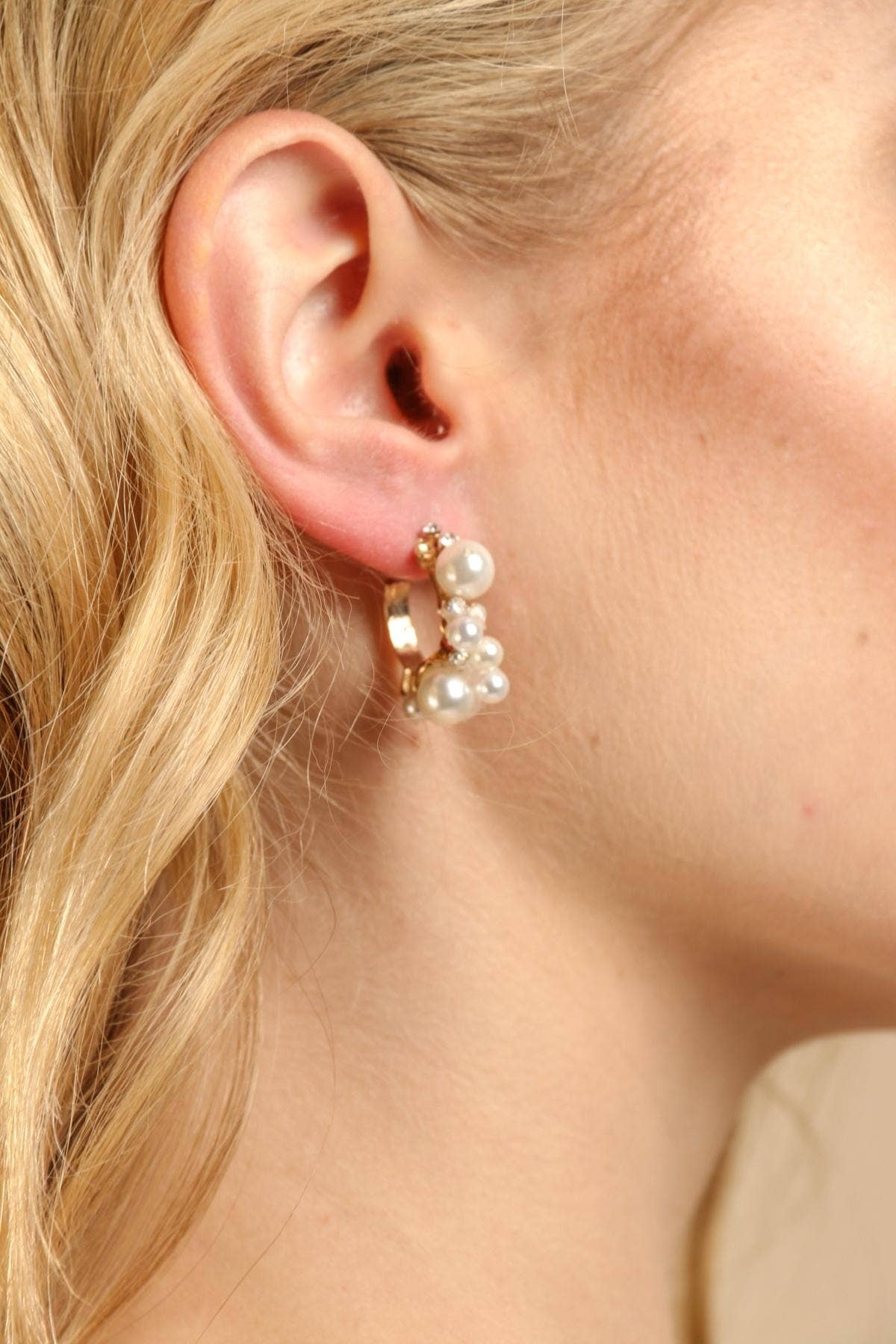 SAACHI - Scatter Genuine Pearl Hoop Earring With Crystal: Gold