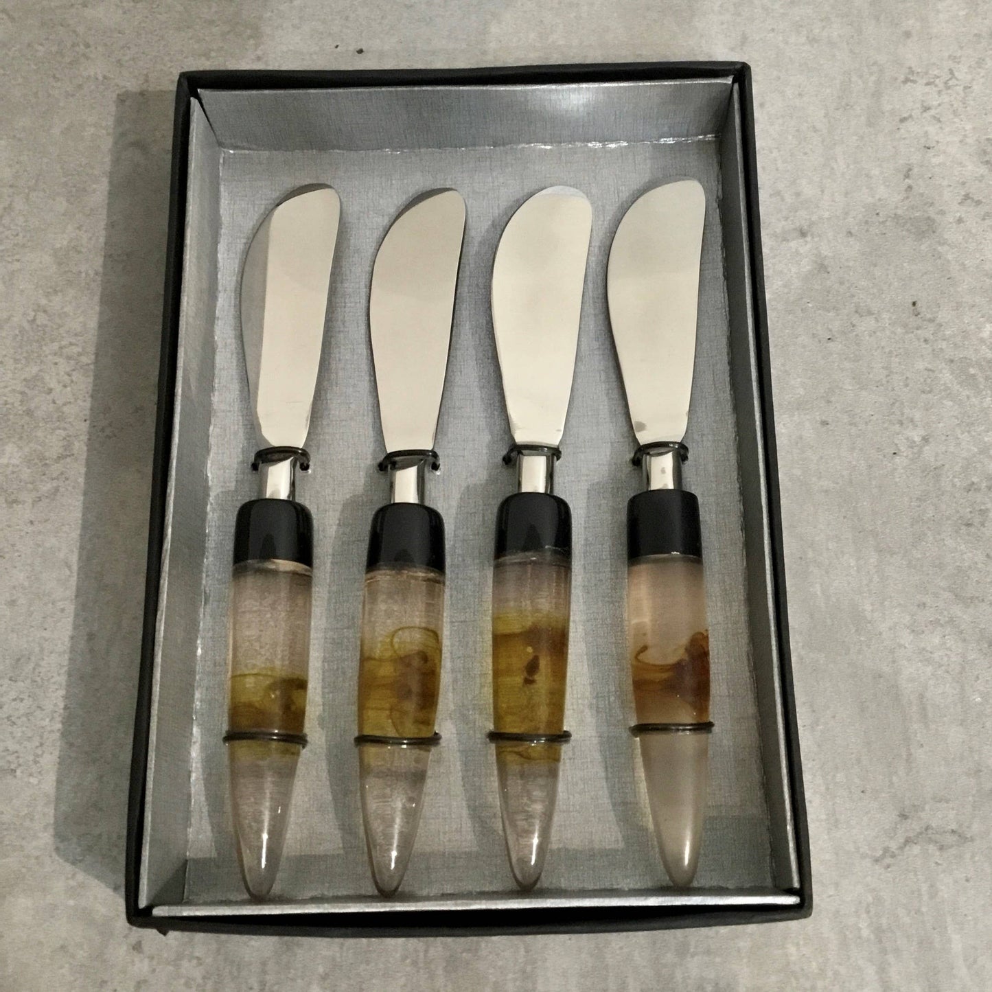 India Handicrafts Inc - Steel & Stone Spreader