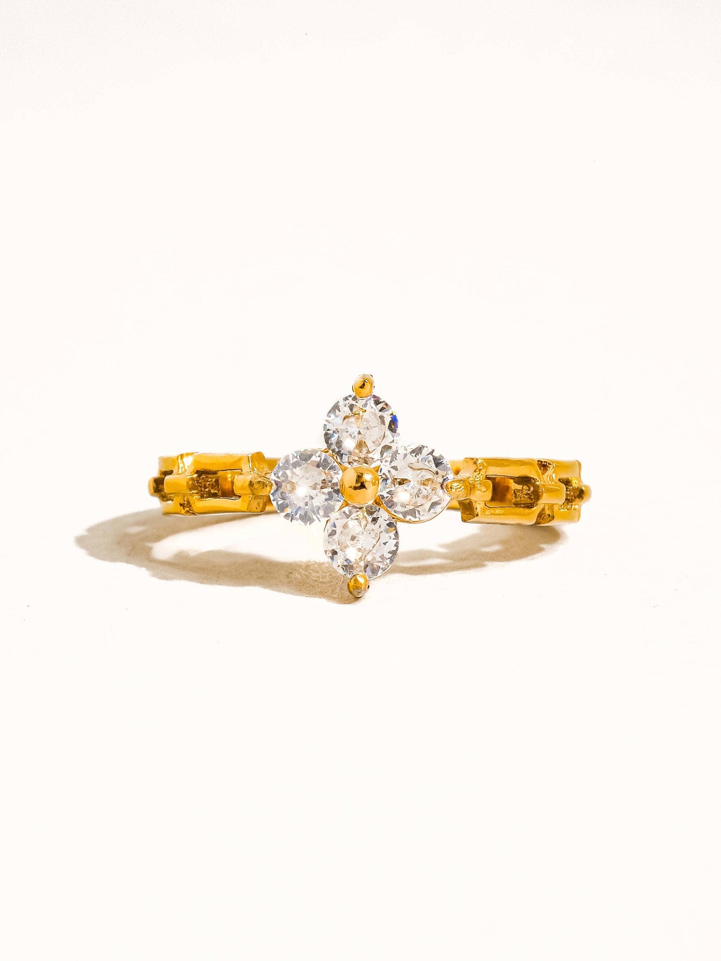 Flânerie by MAIQ - Finn 18K Gold Non-Tarnish Flower Chain Ring: Yellow Gold