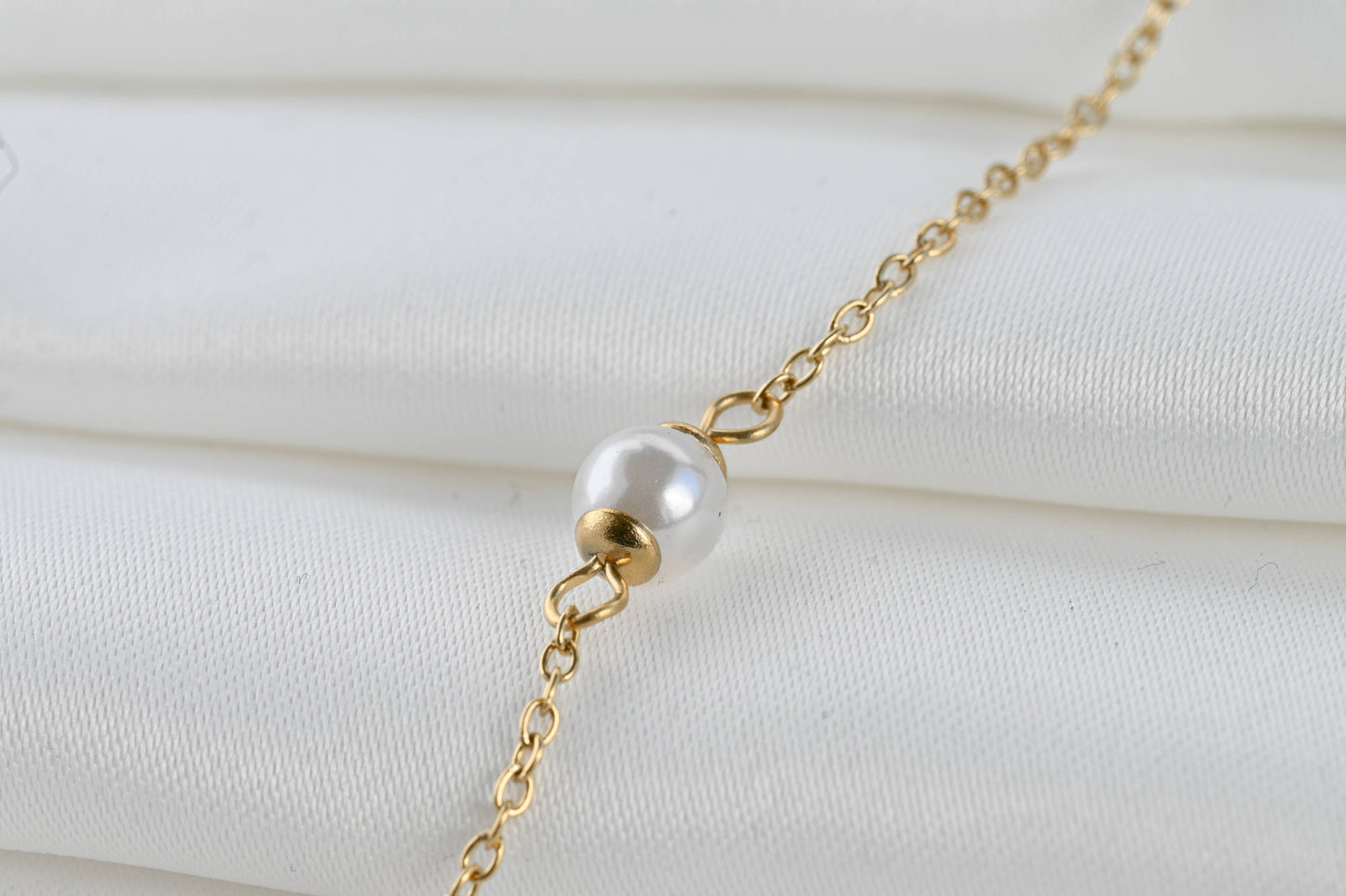 Blueyejewelry - Dainty Pearl Bracelets - 18k Gold Pearl Chain Bracelets: A. Single Pearl