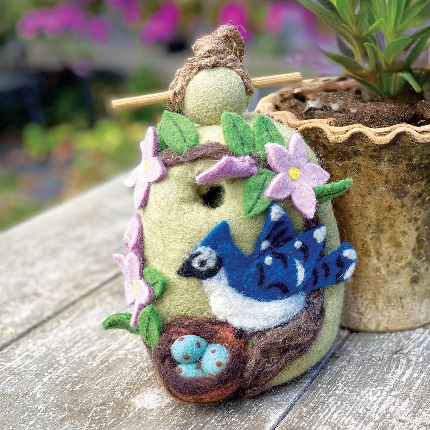 dZi Handmade - Birdhouse: Nesting Bluejay