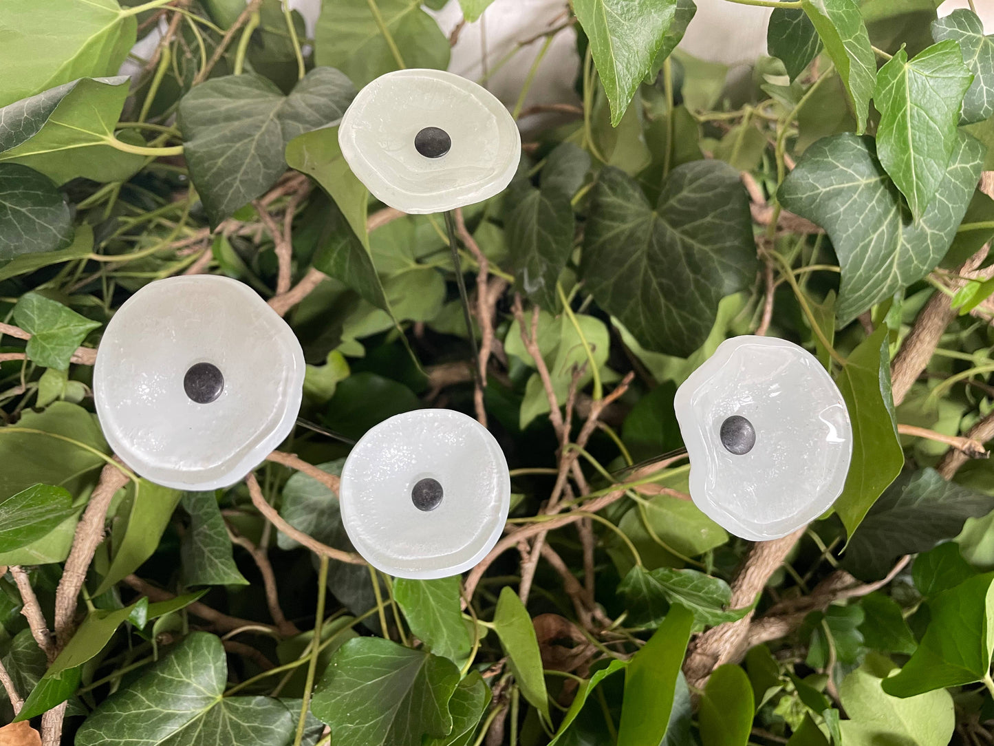 CARNEOL GLASS - Small Glass Flower For Inside In White-Silver