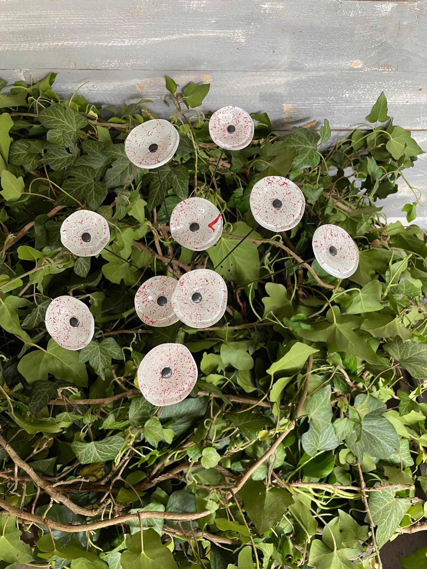 CARNEOL GLASS - Small Glass Flower For Inside In White-Red