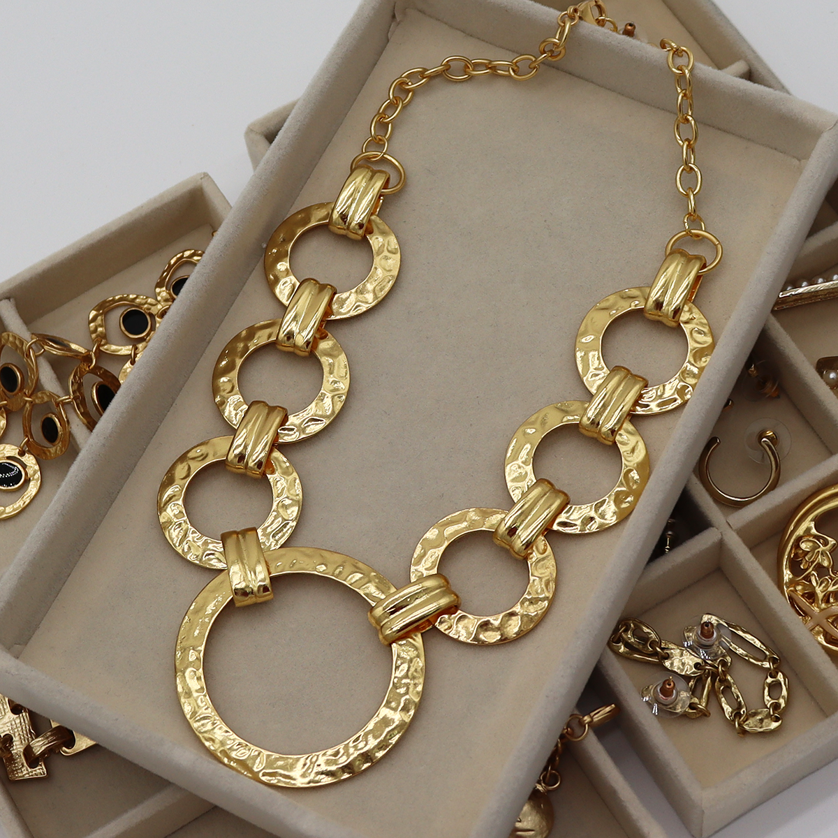 KARINE SULTAN - Zoe Hammered Gold Circle Link Collar Necklace: GOLD