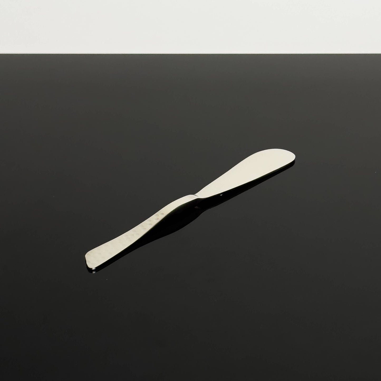 India Handicrafts Inc - 6" Wave Steel Spreader