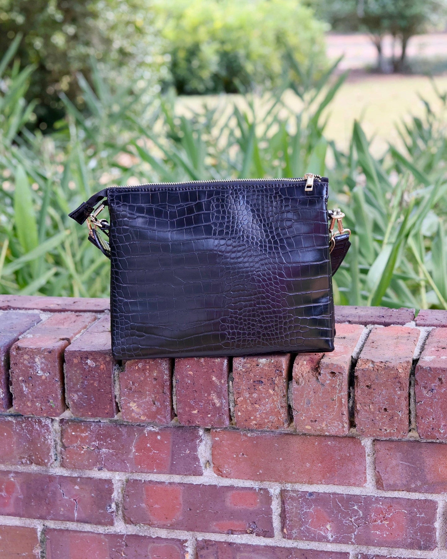 Caroline Hill - Ariana Crossbody Black EC: Default