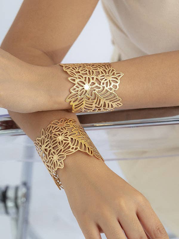 UZ Wholesale Store - Geometric Hollow Bracelet Accessories: GOLD / One_size
