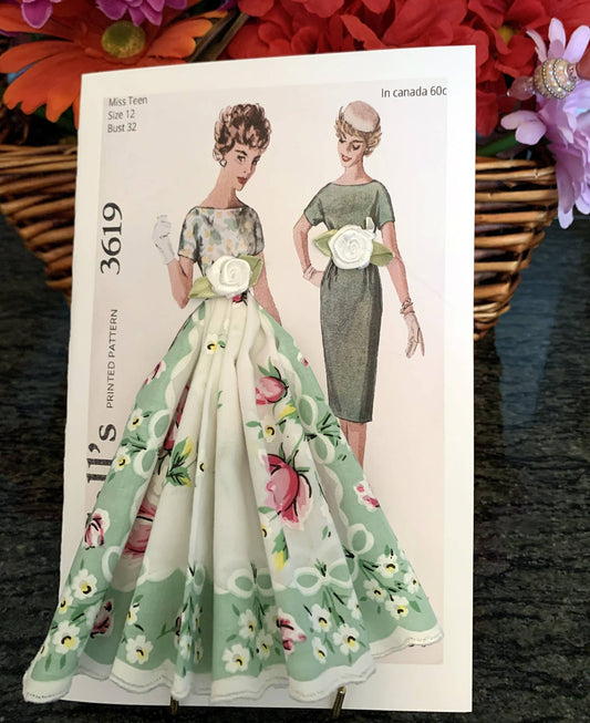 MOMENTS IN THYME - Fashion Ladies Keepsake Hankie Cards: McCalls Green
