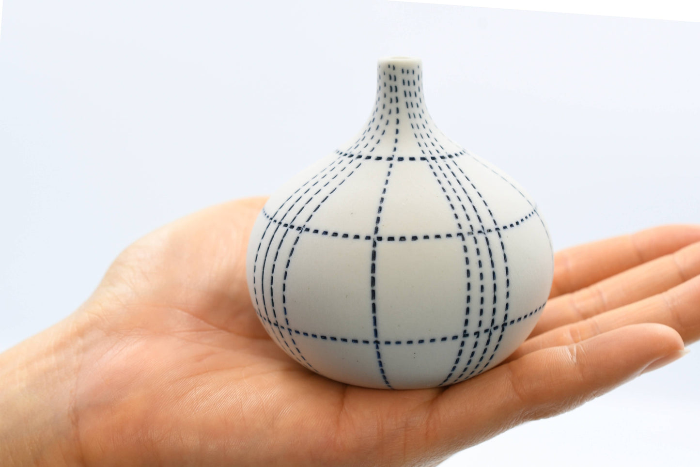 Art Floral Trading LLC - 192W25 CONGO TINY S - WO 25 Porcelain bud vase