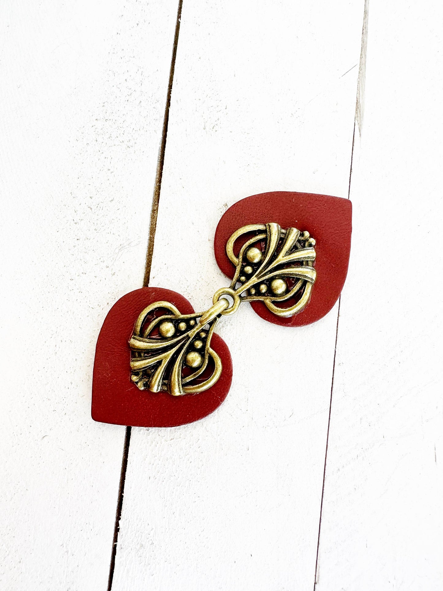 KardiKlips - Dress Clip - Bronze on Dark Red Leather
