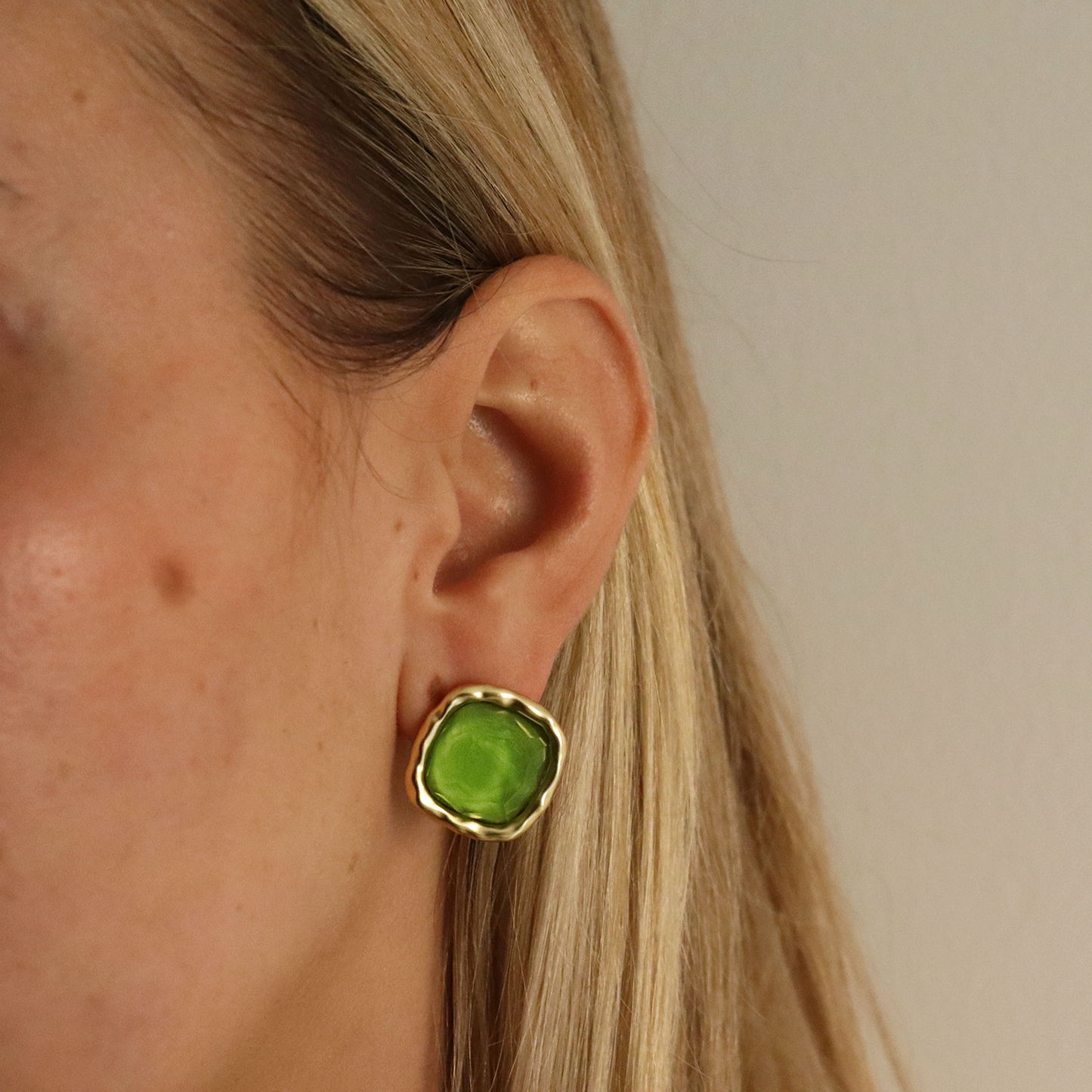 KARINE SULTAN - Bezel Gem Stud Earrings - 24K gold Plated: Emerald Green