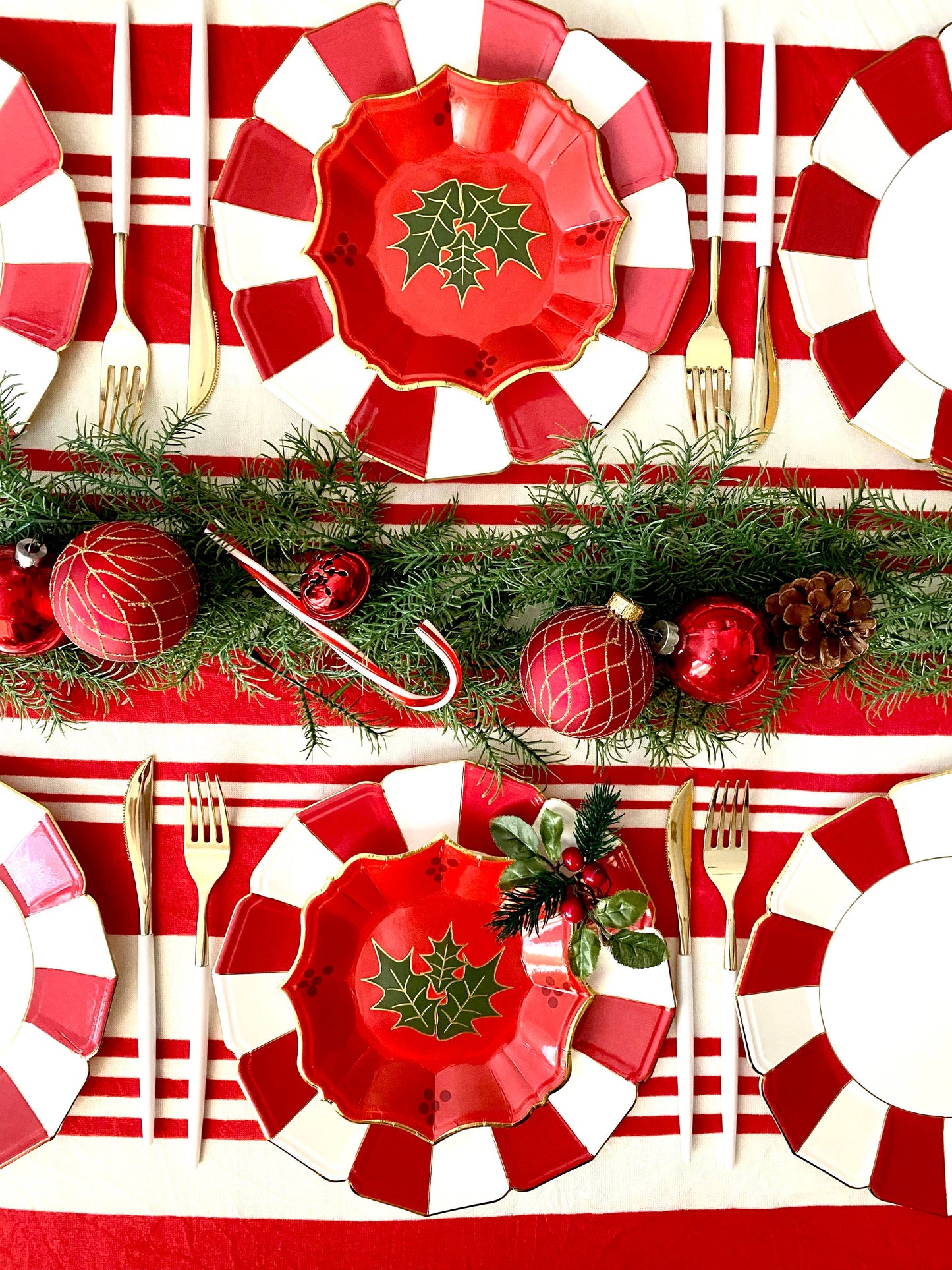 Eid Creations - 8 Red Candy Dinner Plates