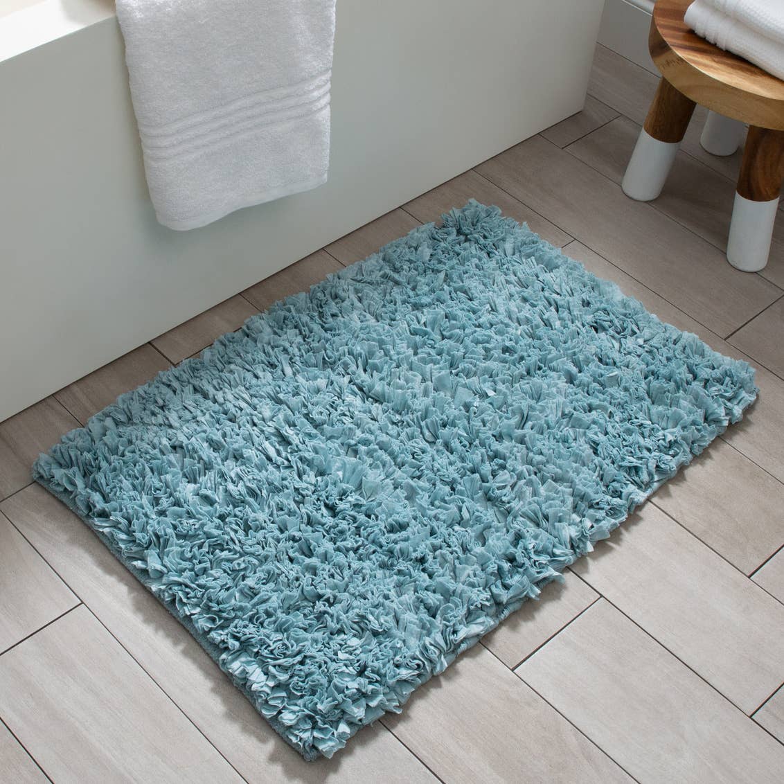 Moda at Home Enterprises, Ltd - PETAL BATH MAT LT. BLUE