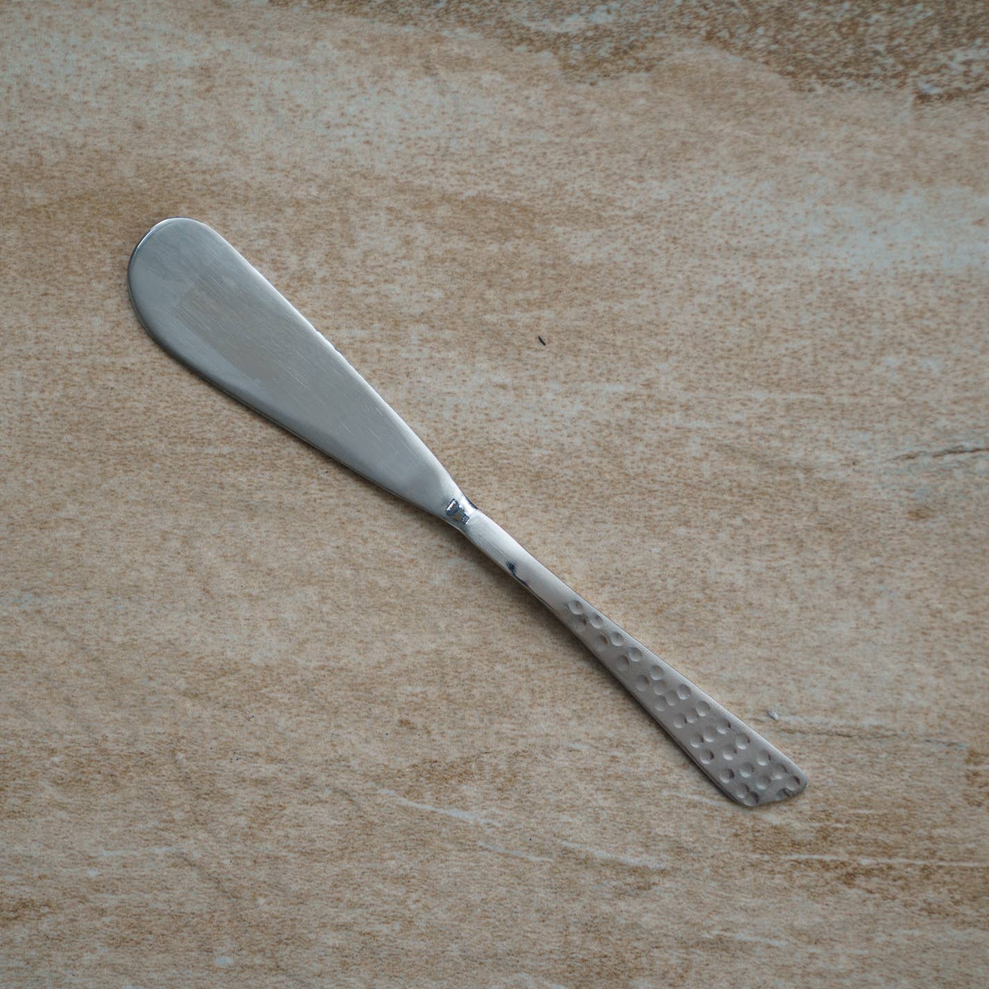 India Handicrafts Inc - 6" Wave Steel Spreader