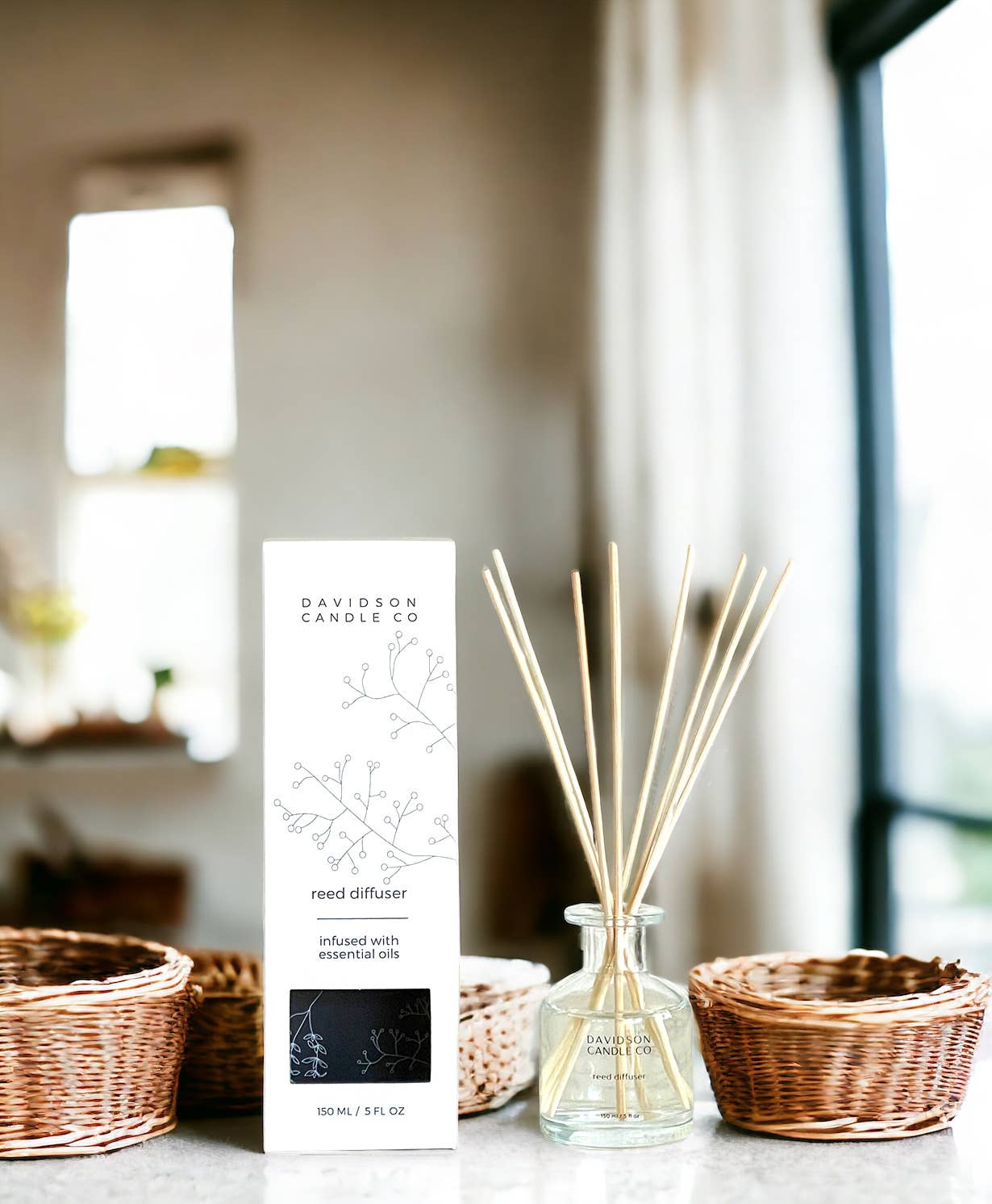 Davidson Candle Company LLC - Reed Diffuser Clear Room Diffuser with box Rattan Reeds: Oakmoss & amber