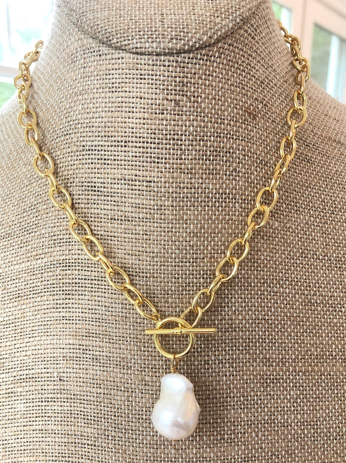 Studio G - #1058 Toggle Chain with Baroque Drop: White Pearl/Gold