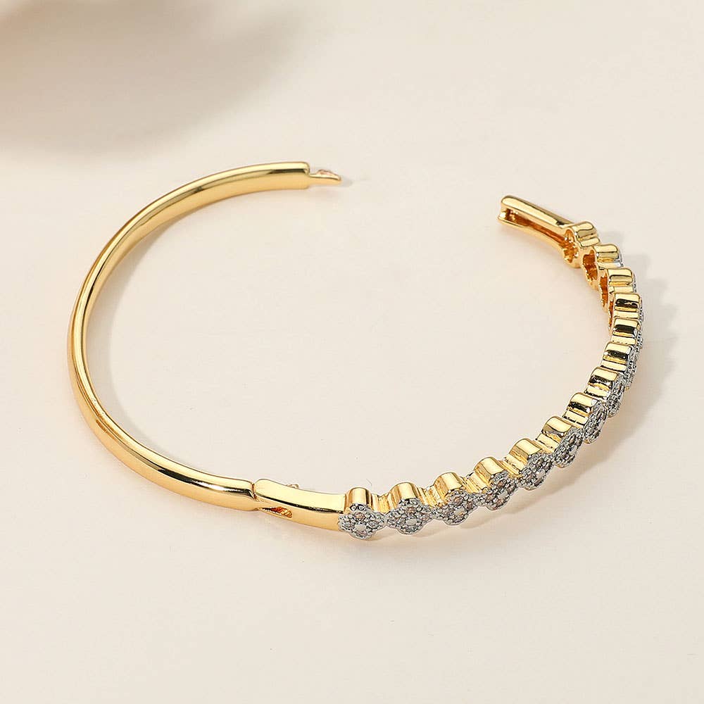 Sensibling Corp. - SECRET BOX_Stainless Steel Rhinestone Pave Quatrefoil Hinged Bangle Bracelet