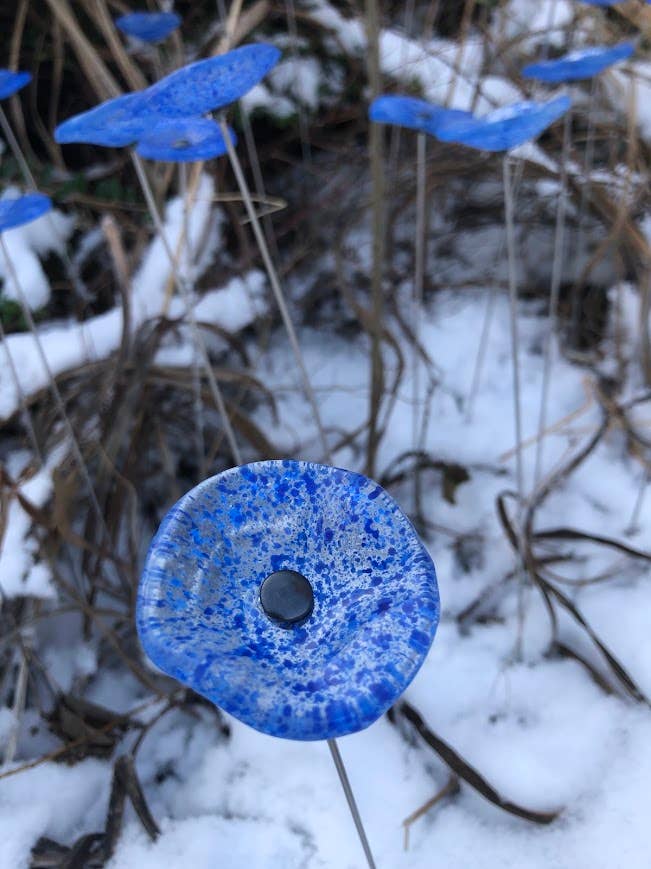 CARNEOL GLASS - Small Glass Flower For Outside In L.Blue-D.Blue