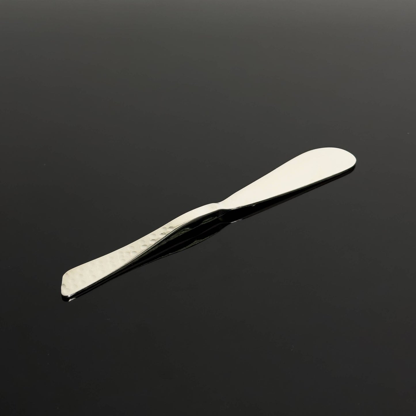 India Handicrafts Inc - 6" Wave Steel Spreader