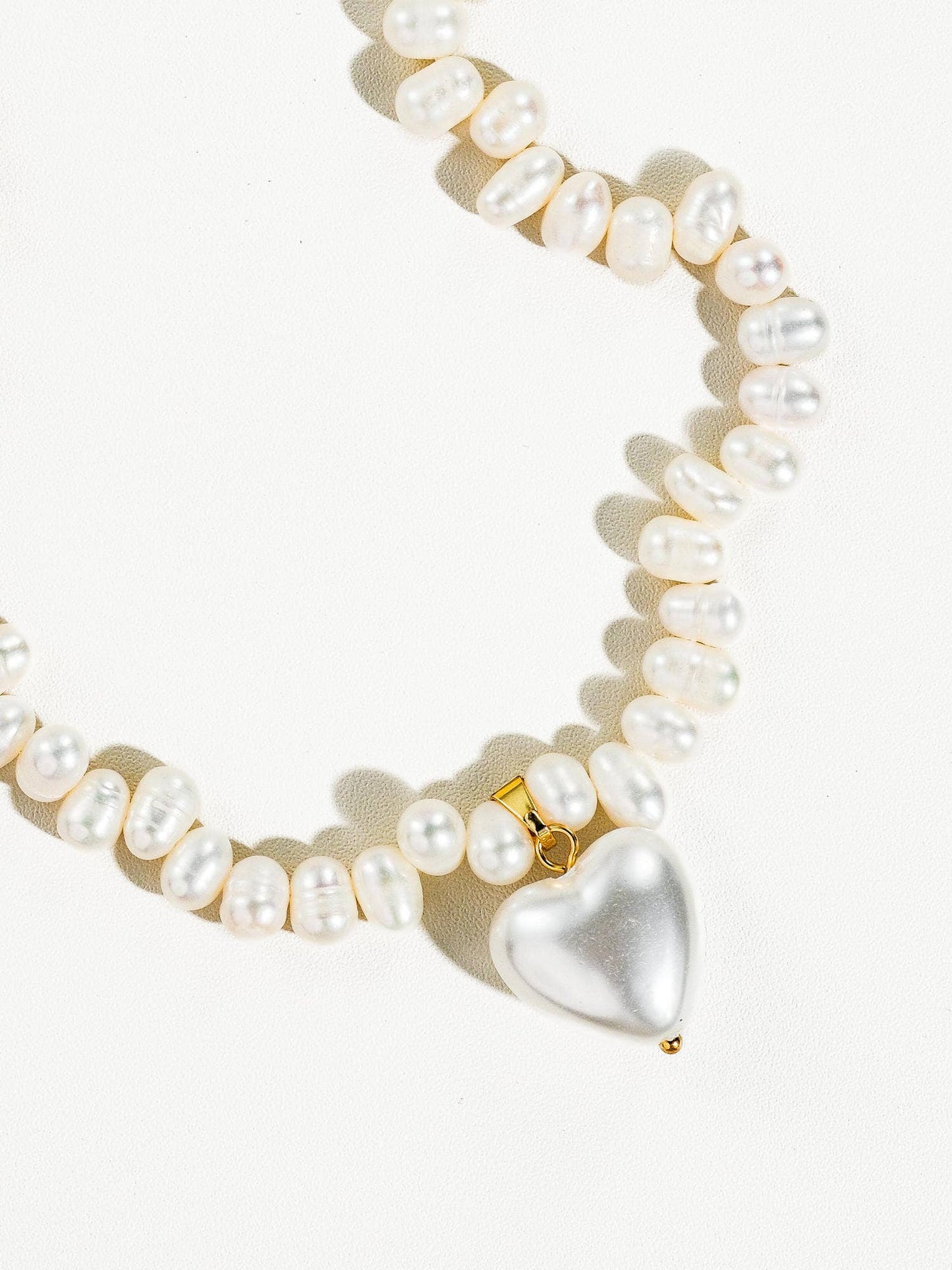 Flânerie by MAIQ - Agape 18K Gold Natural Pearl Heart Choker: Yellow Gold