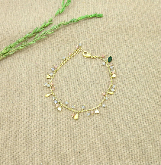 Schmuckoo Berlin - Gold Charms Bracelet - Peach Moonstone & Labradorite